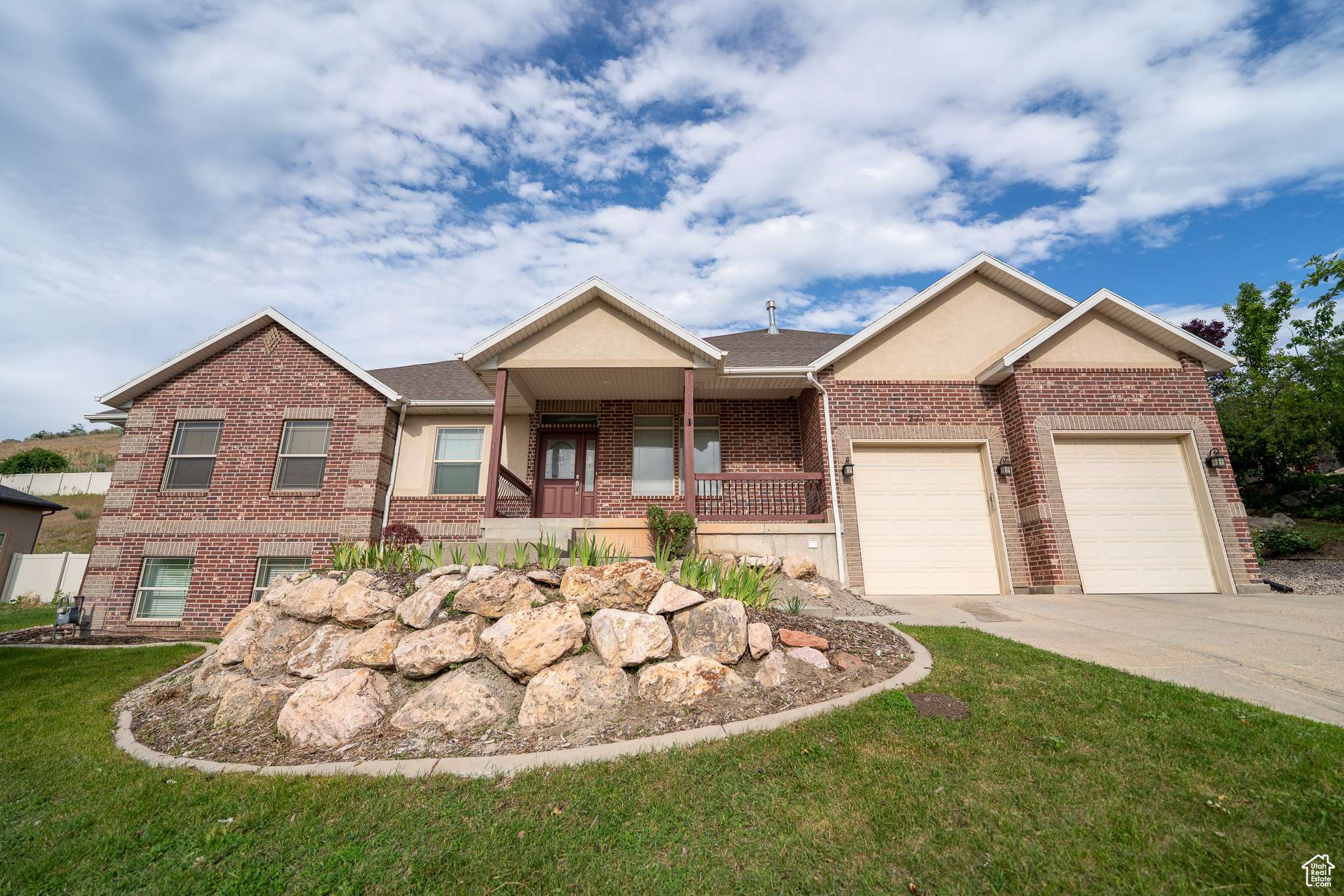 North Salt Lake, UT 84054,271 E EAGLE RIDGE DR