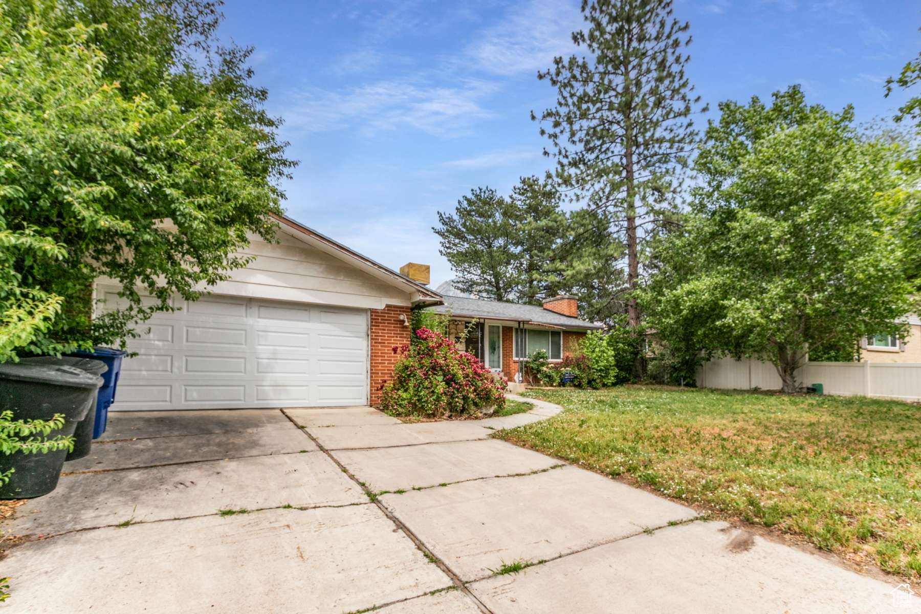 Murray, UT 84121,5841 S FONTAINE BLEU DR E