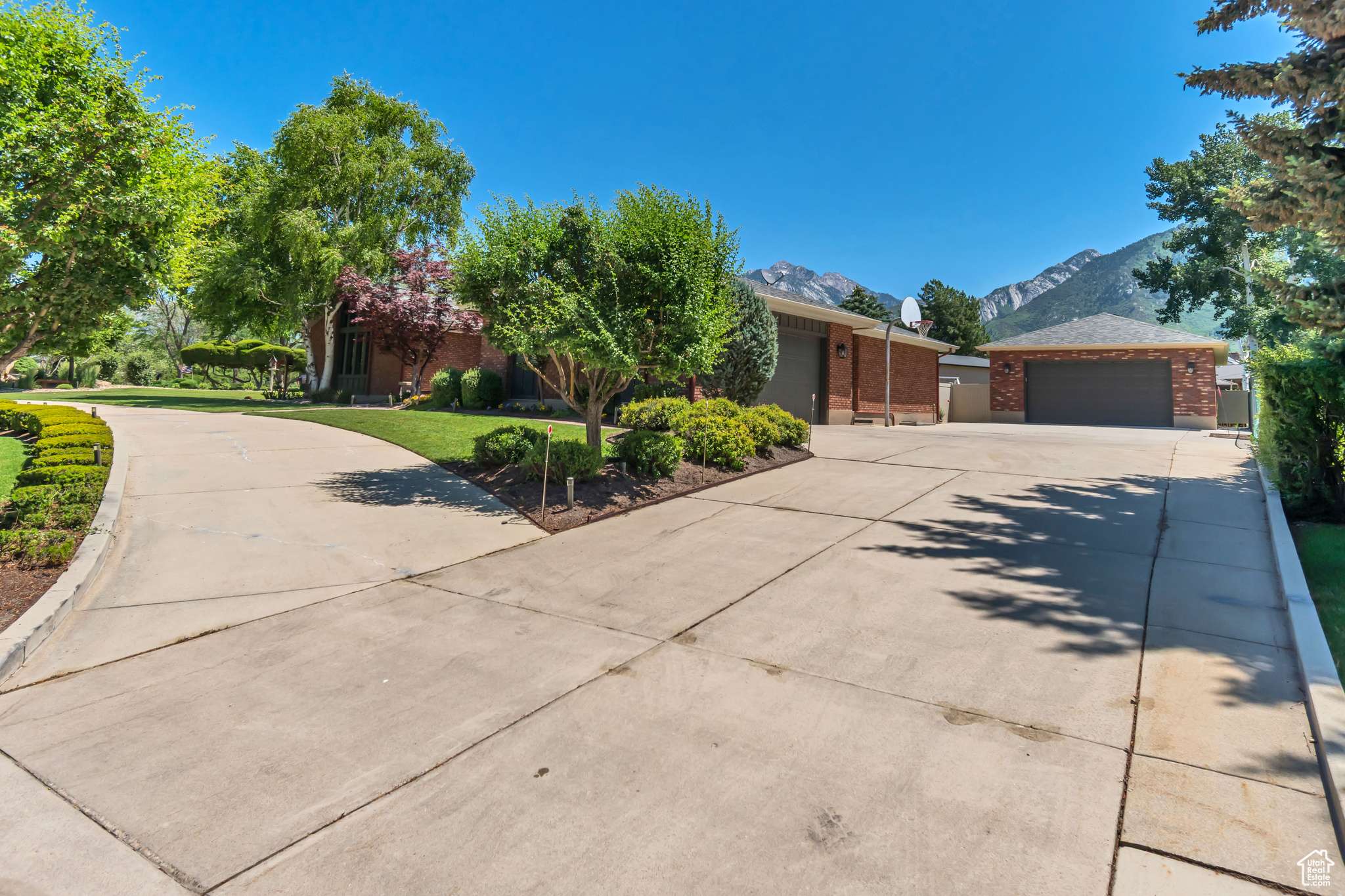 Sandy, UT 84092,27 ROLLINGWOOD LN