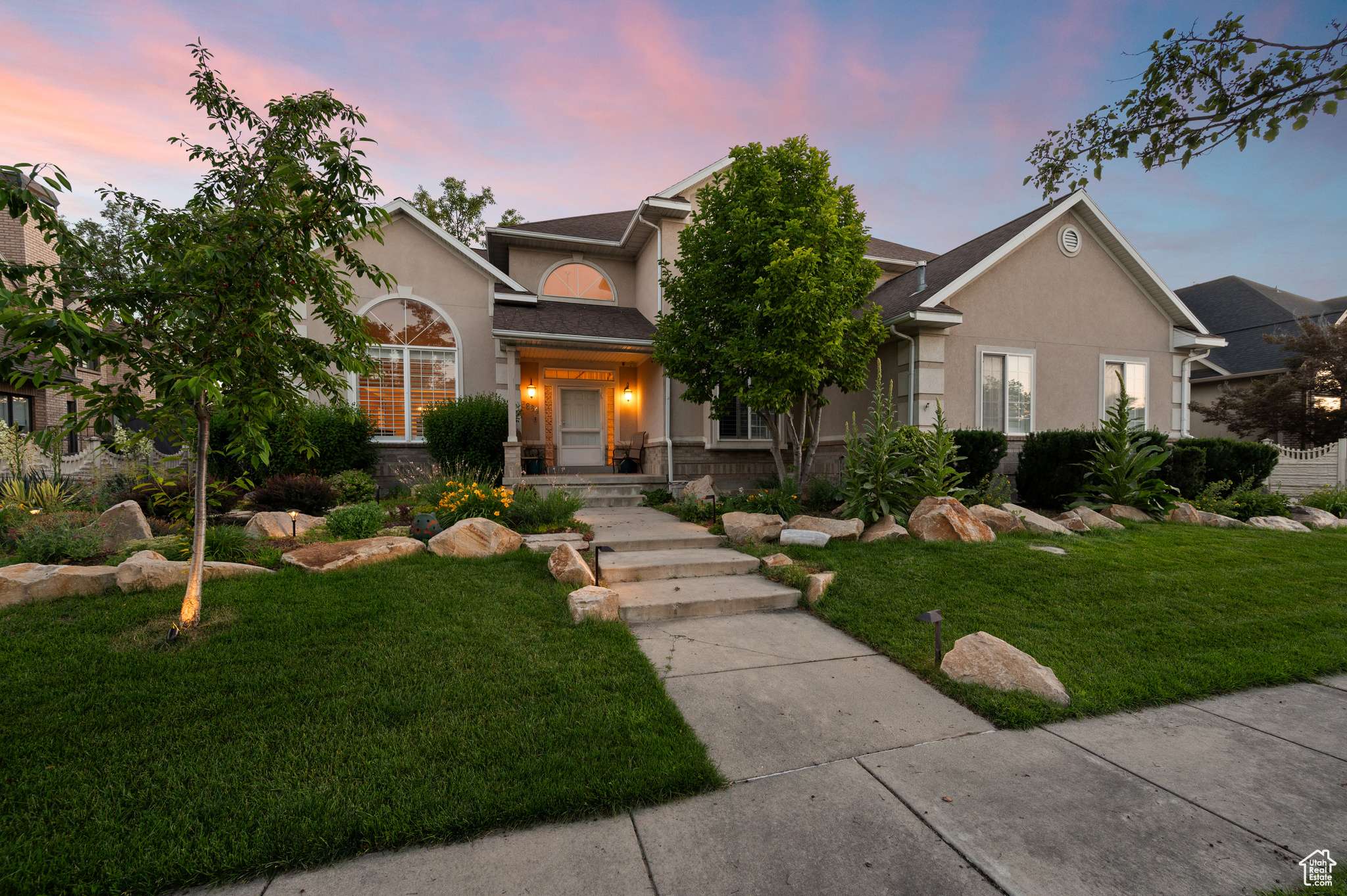 Murray, UT 84107,5864 MAJESTIC PINE DR
