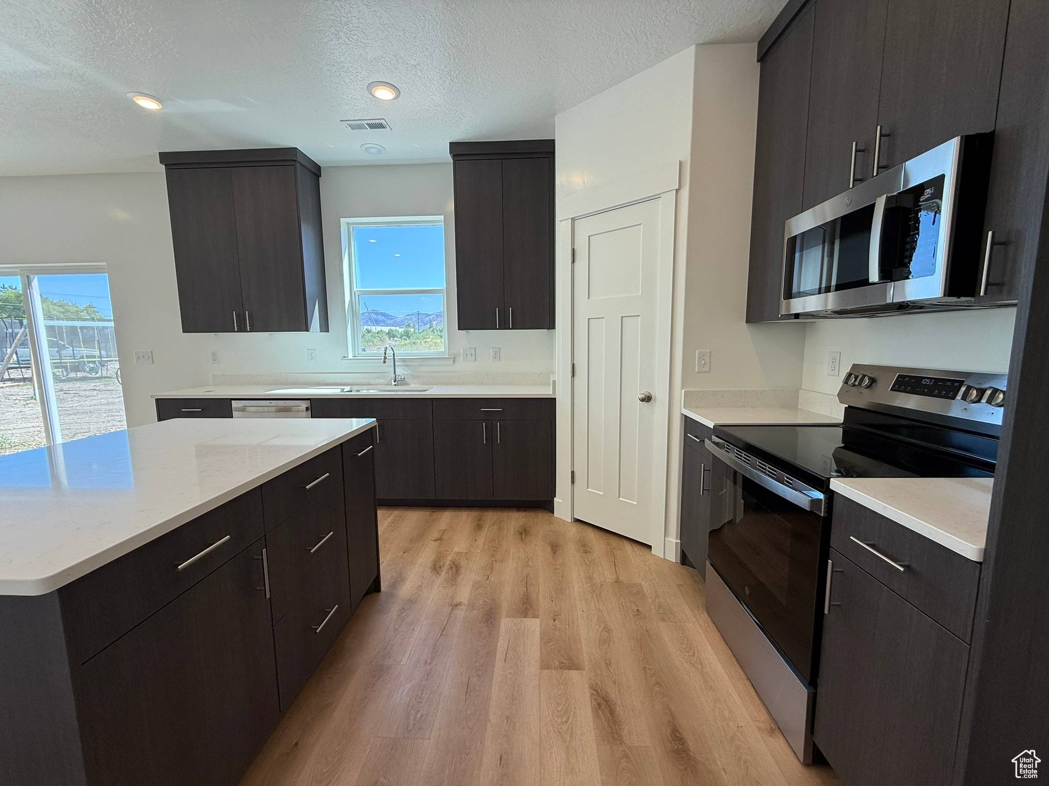 Nibley, UT 84321,3298 S 1000 W