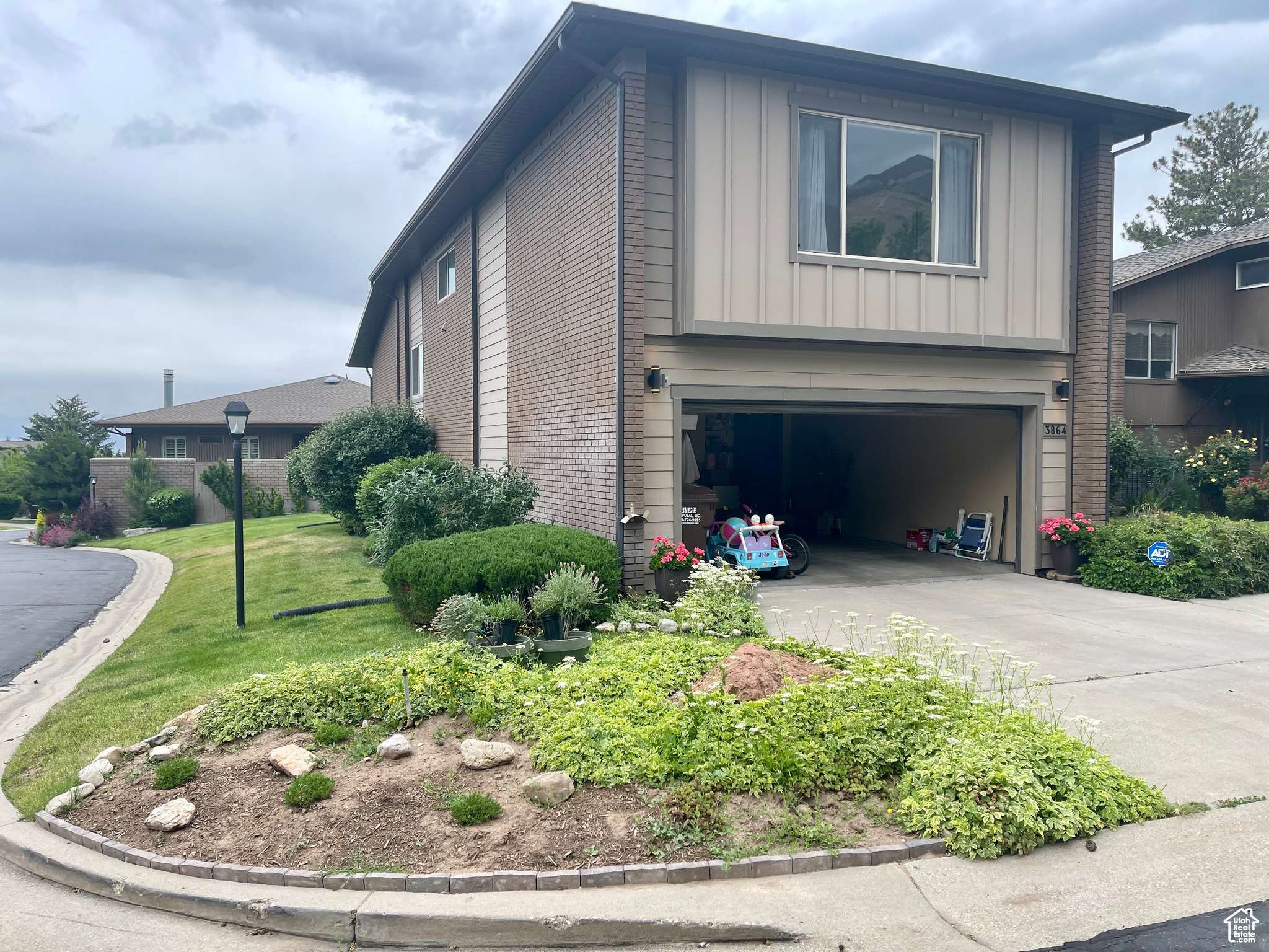 Salt Lake City, UT 84109,3864 S CLIFF DR