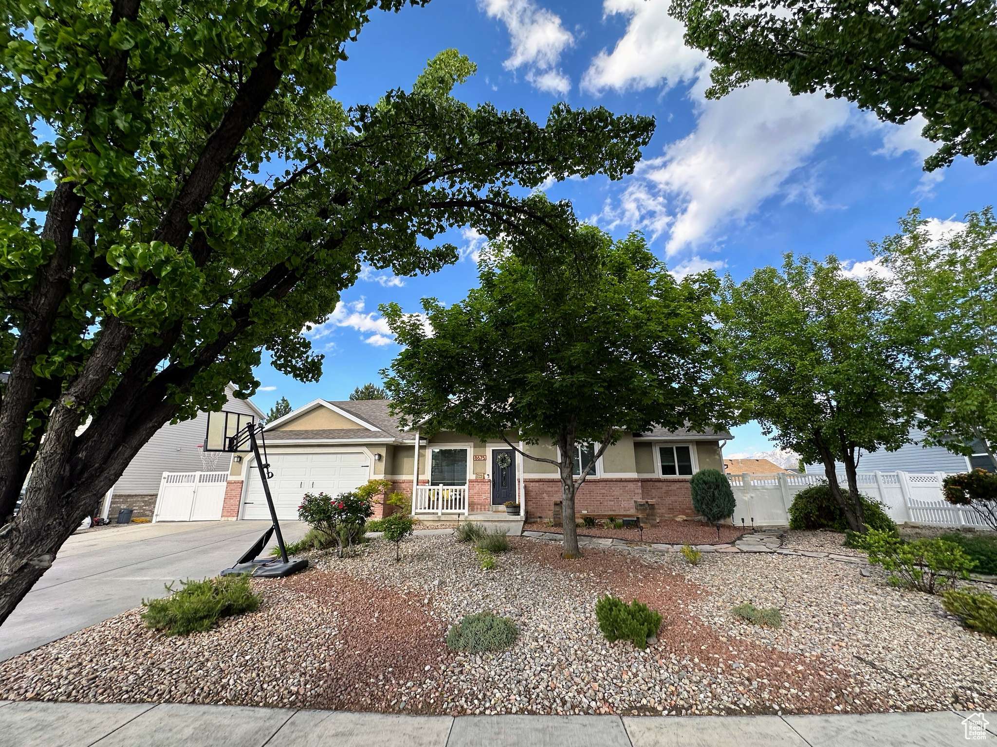 West Jordan, UT 84081,8675 S PEBBLECREEK RD