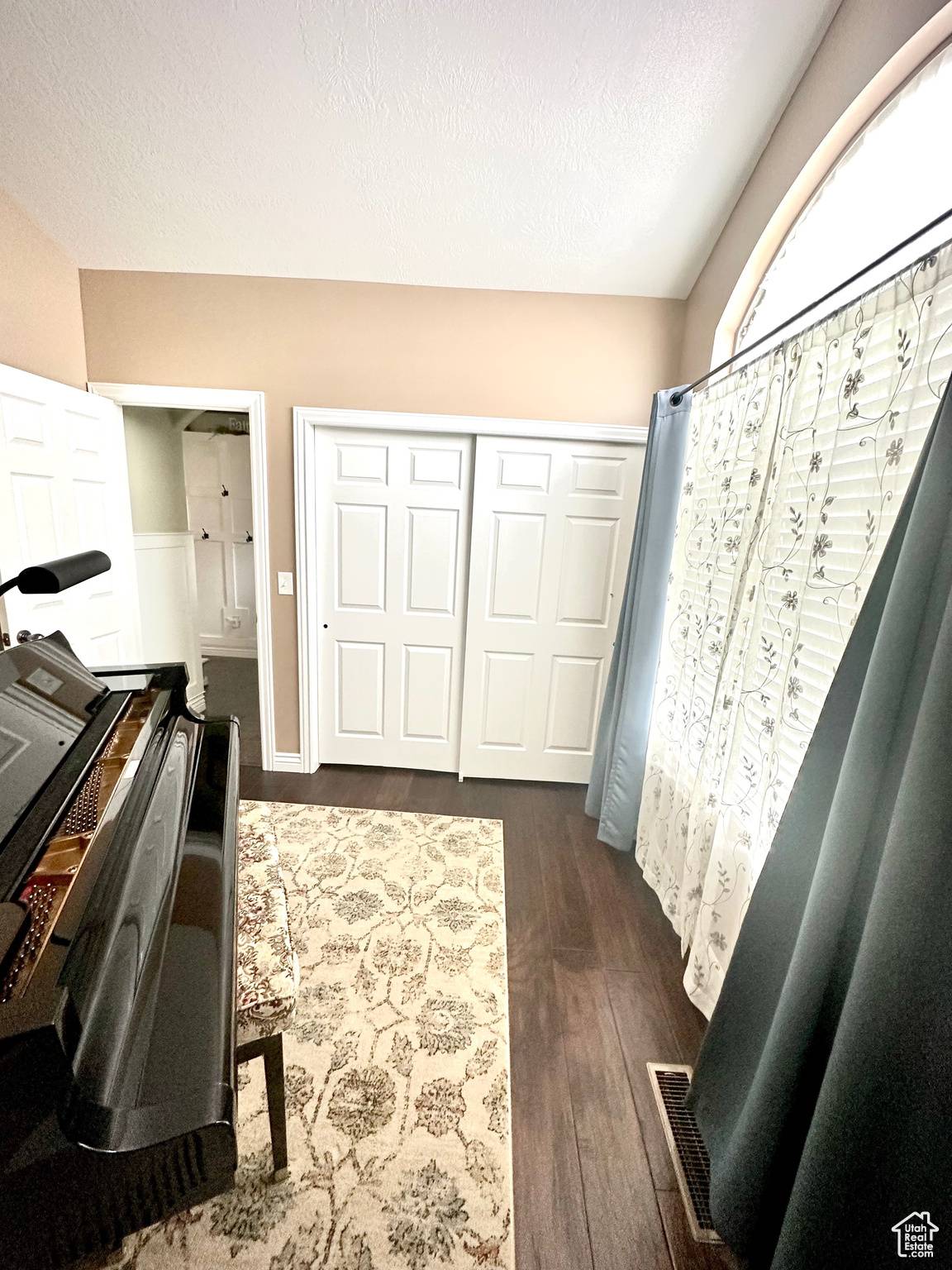 Lehi, UT 84043,2242 N 2500 W