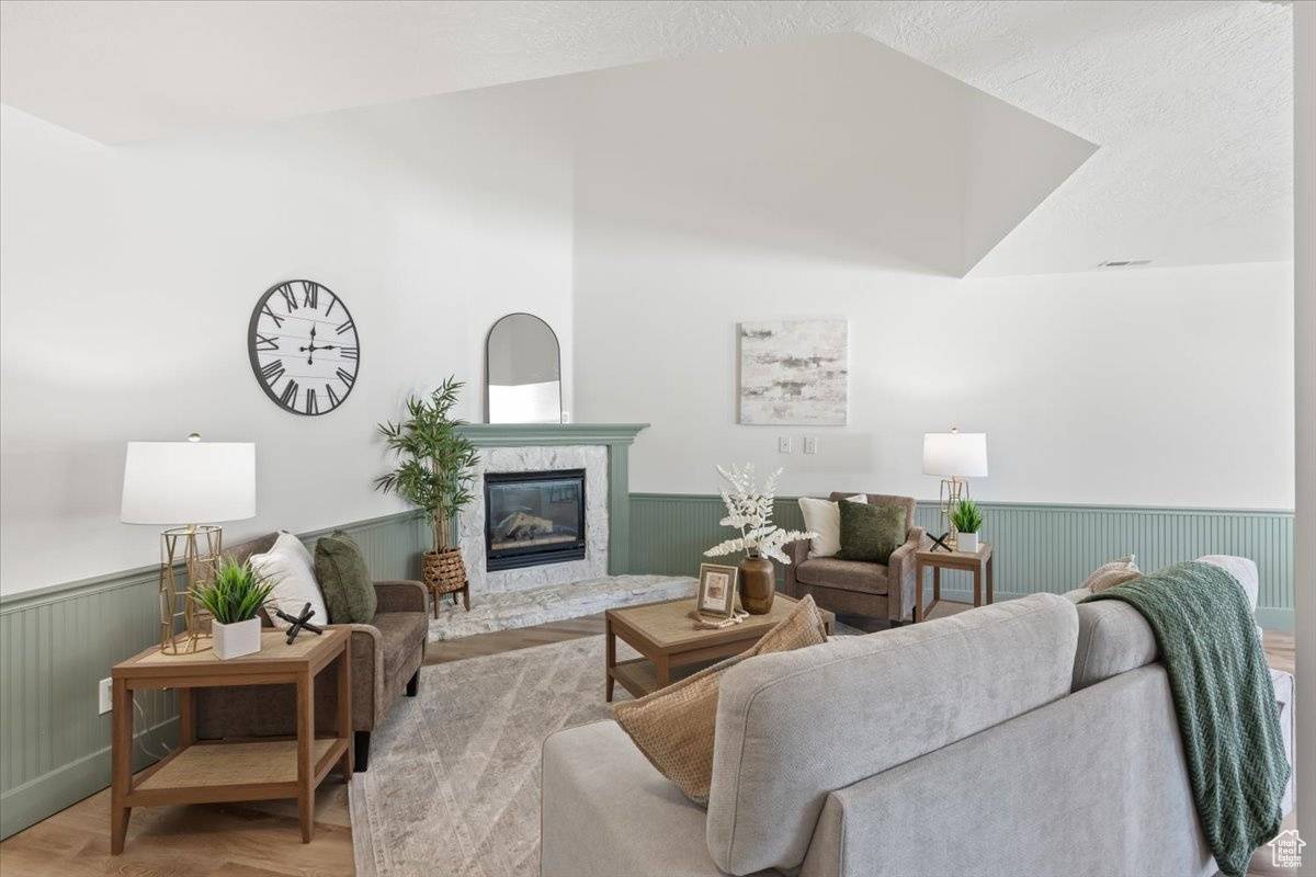 Salt Lake City, UT 84115,553 W FINE DR S