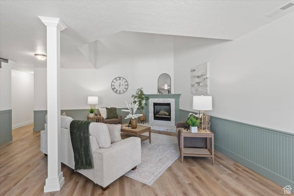 Salt Lake City, UT 84115,553 W FINE DR S