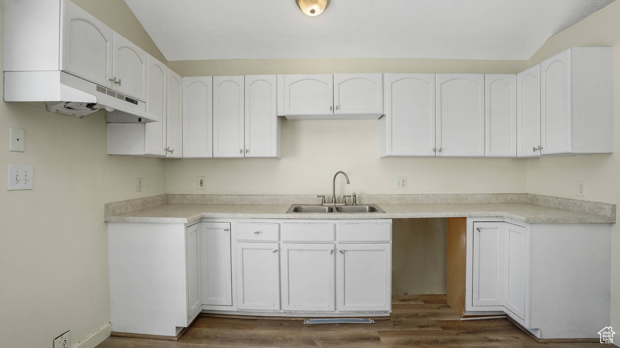 Salt Lake City, UT 84116,1888 W NEW YORK DR N