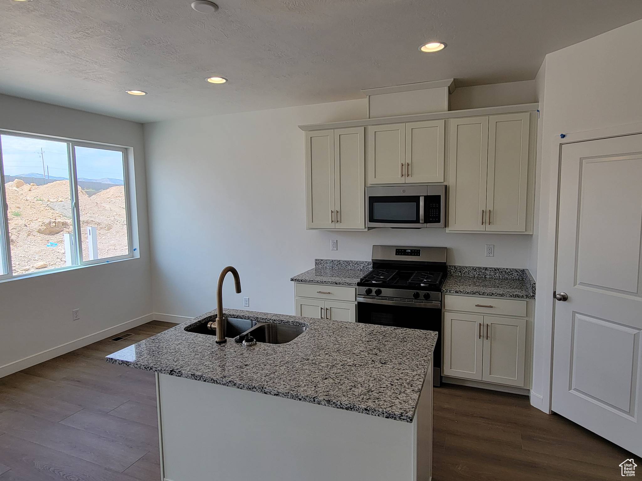West Jordan, UT 84081,6852 S MT MEEK DR #213