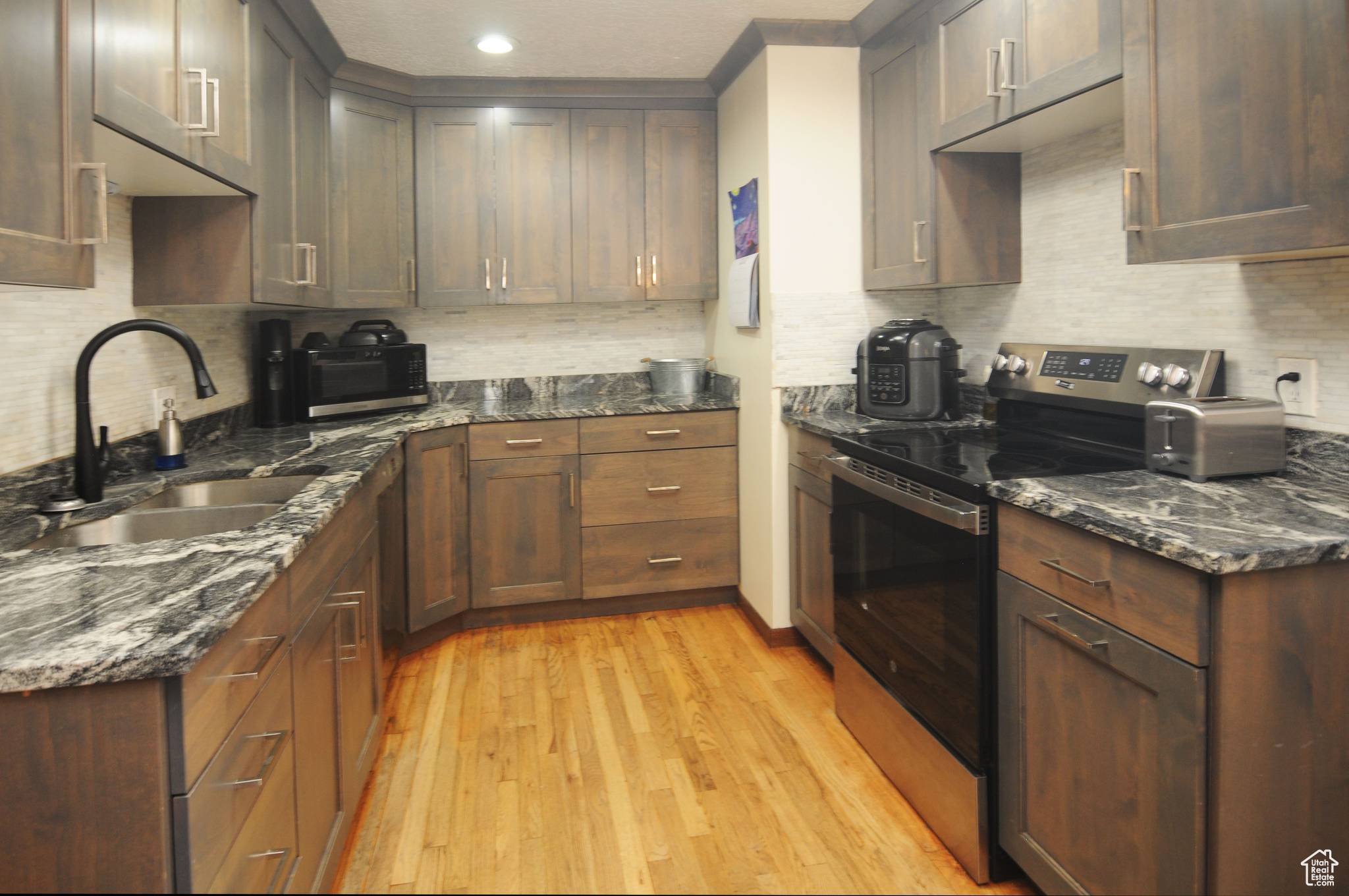 Farmington, UT 84025,136 E 700 S
