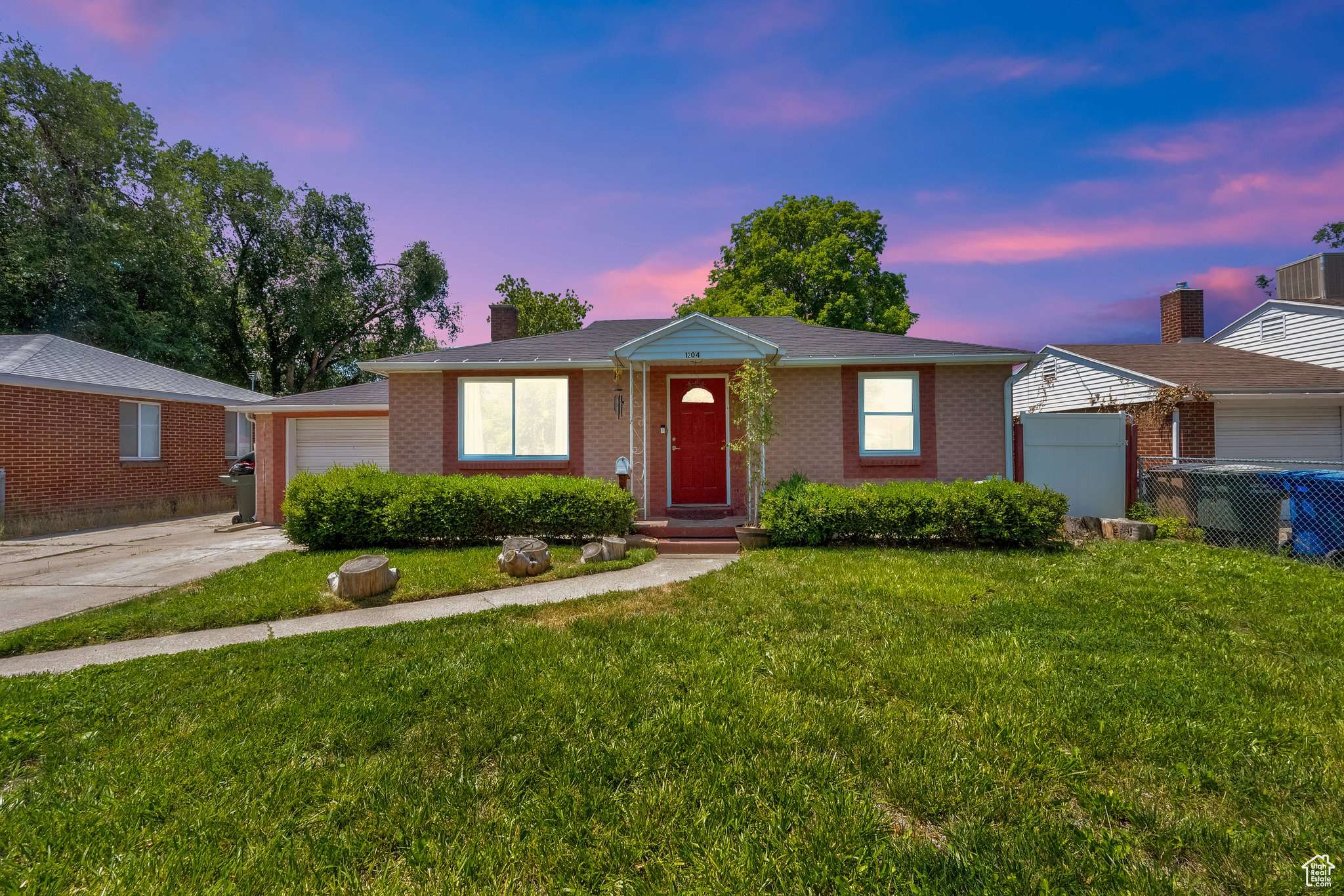 Salt Lake City, UT 84104,1204 S REDWOOD DR