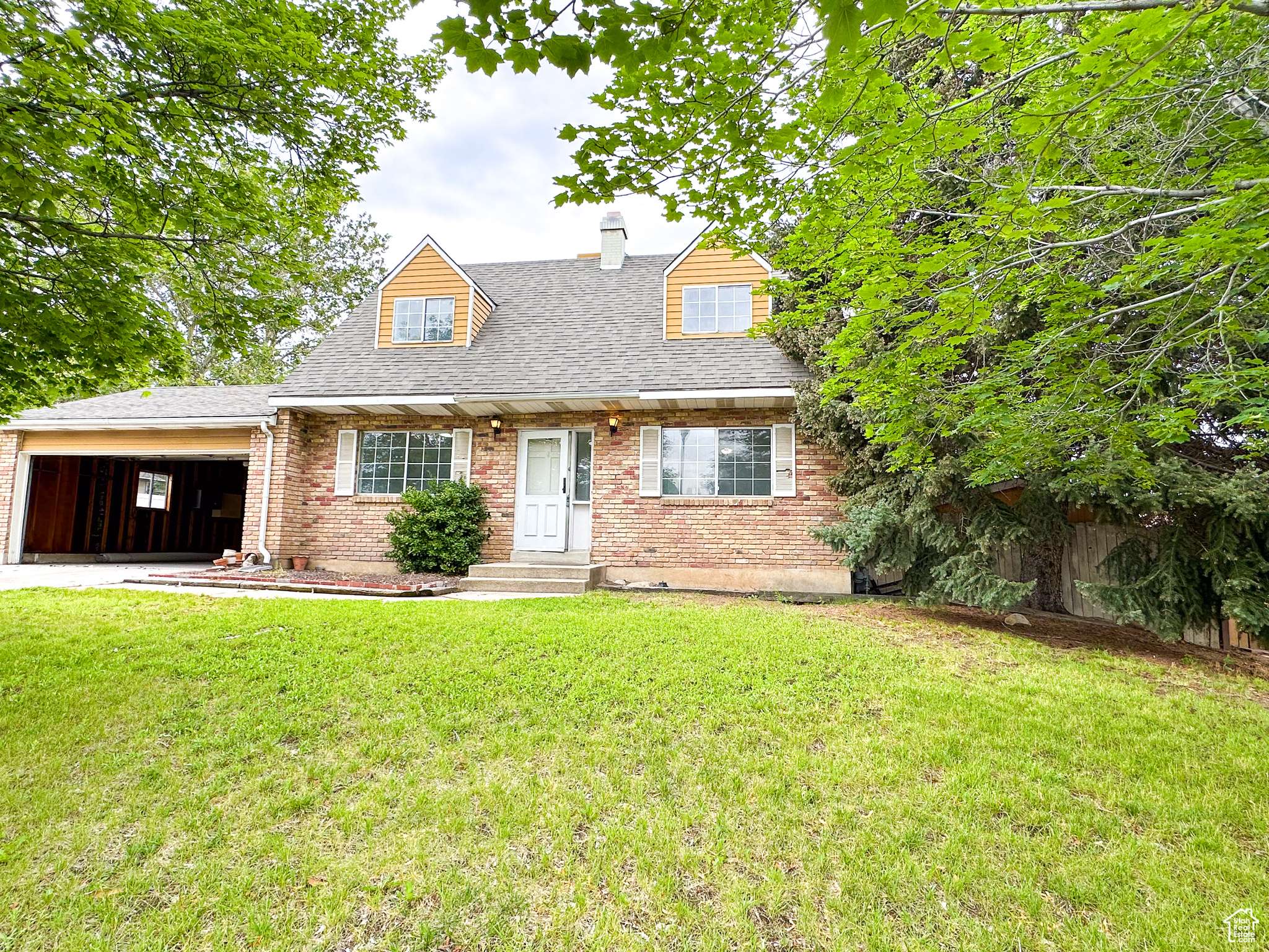 Sandy, UT 84094,1038 E CEDAR RD
