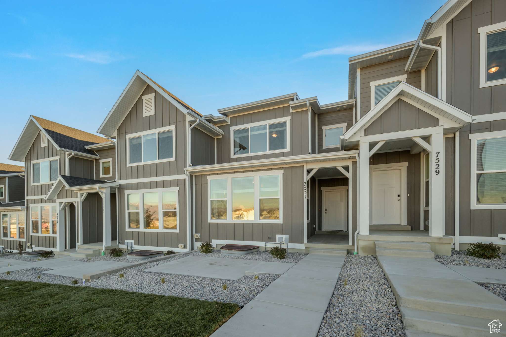 West Jordan, UT 84081,7586 S OPAL MOUNTAIN WAY W #213