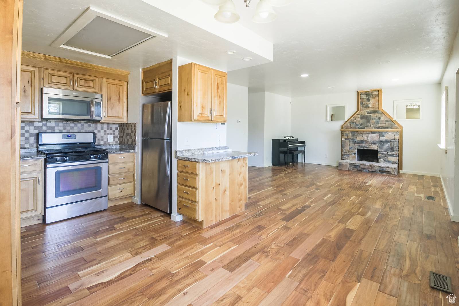 Roosevelt, UT 84066,168 S 100 W