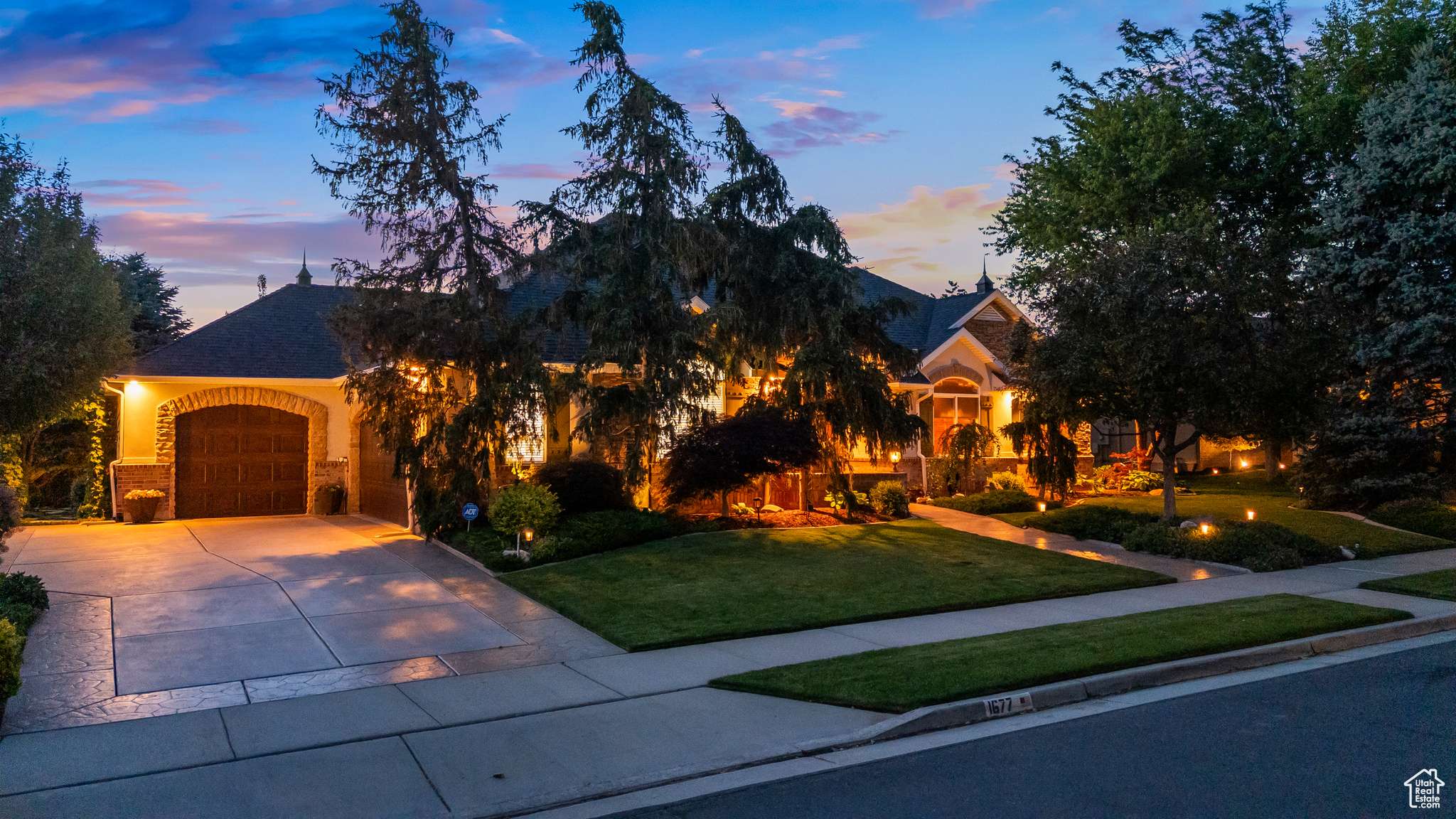 Draper, UT 84020,1677 E WYLIE LN