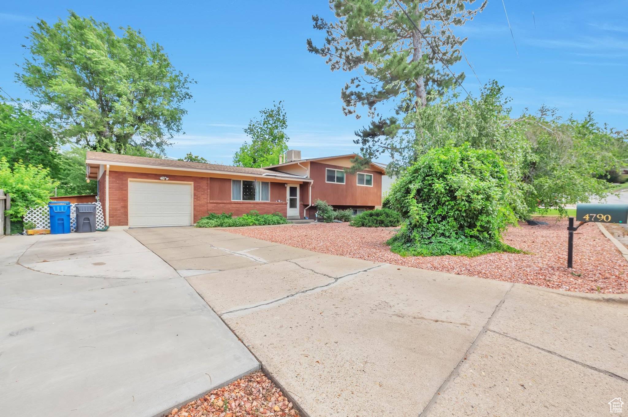 South Ogden, UT 84403,4790 BURCH DR