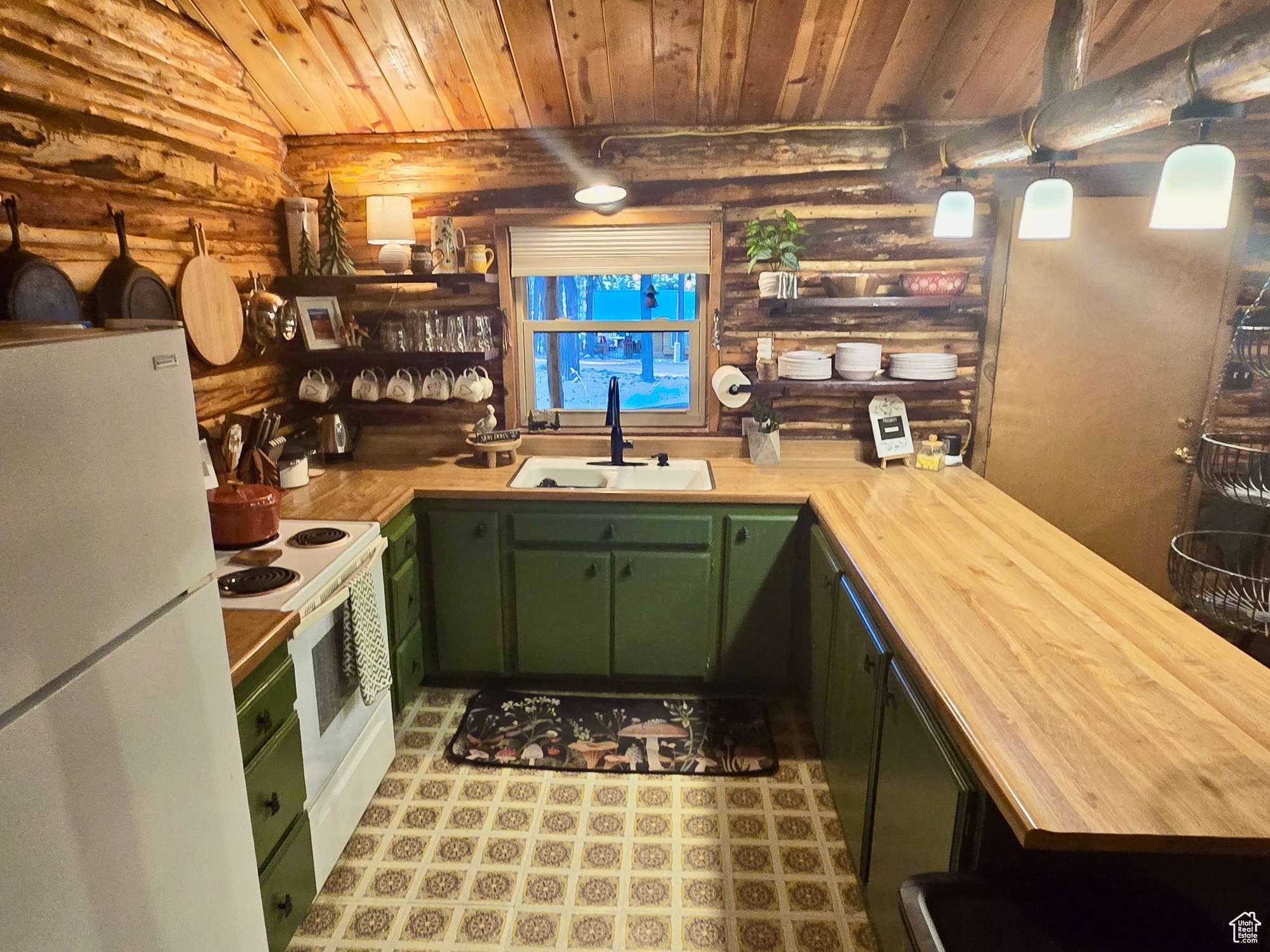 Hatch, UT 84735,260 E JENSEN TRL