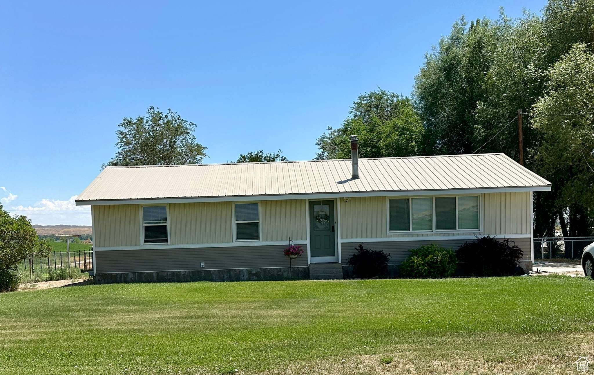 Jensen, UT 84035,8744 E 6500 S