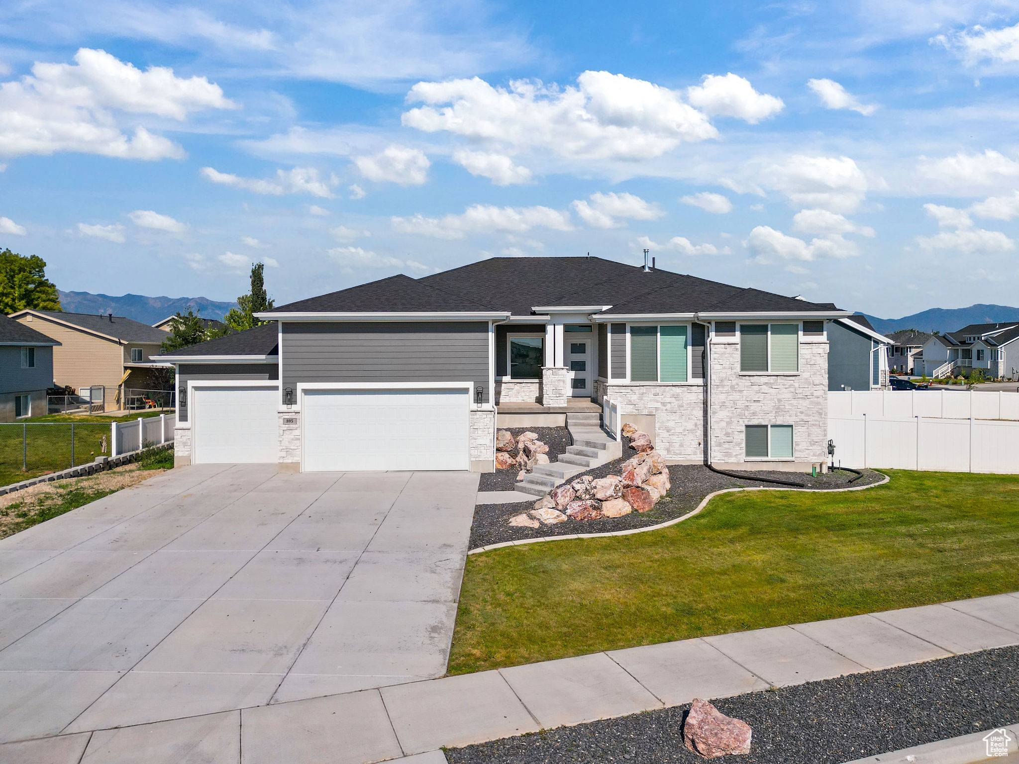 Syracuse, UT 84075,895 DUNES DR