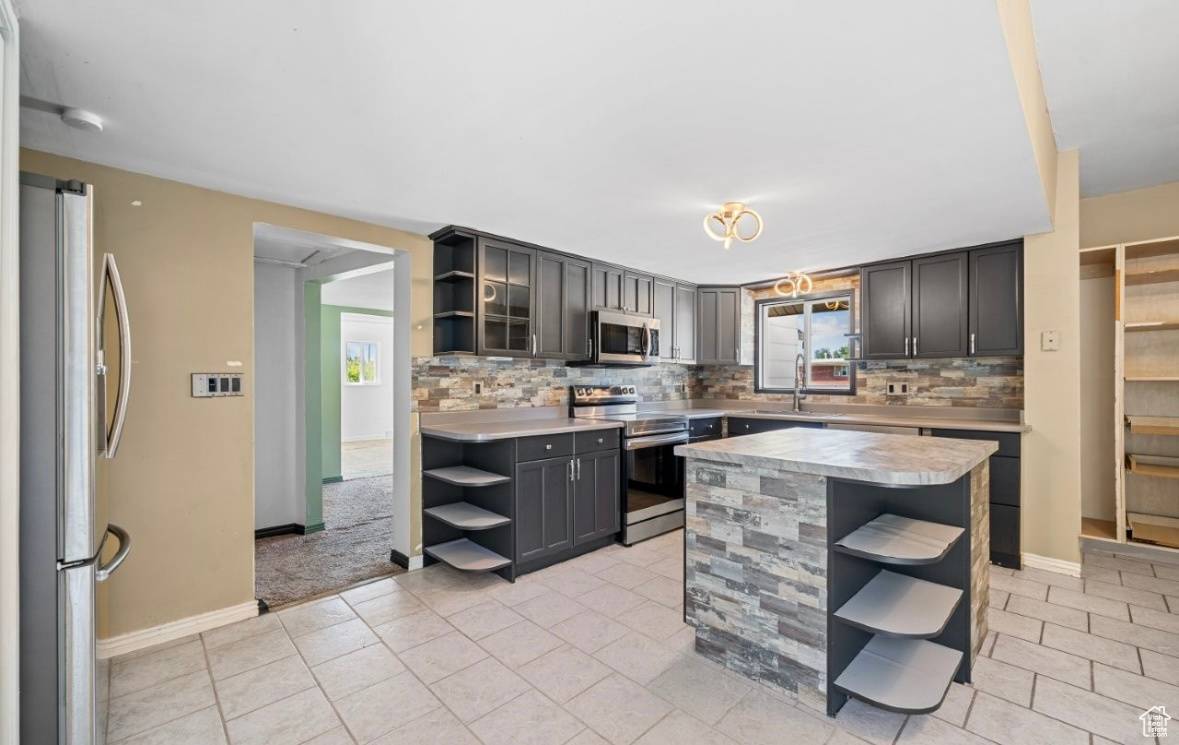 North Salt Lake, UT 84054,302 ODELL LN
