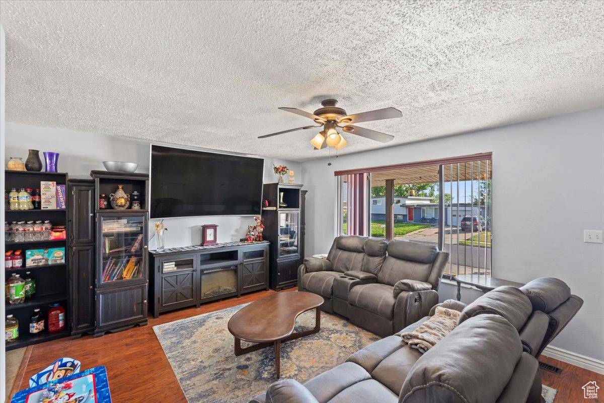 Layton, UT 84041,142 GREEN DR