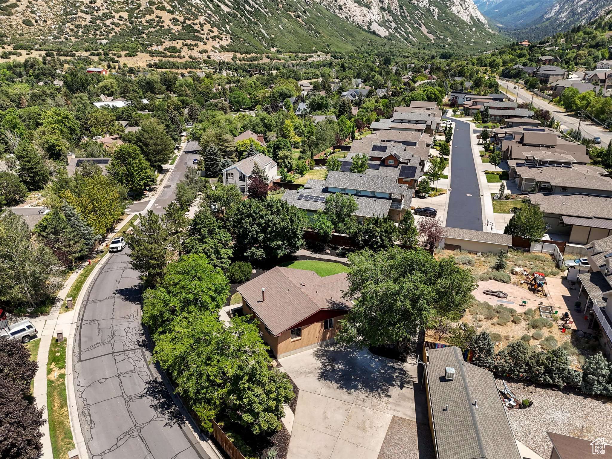 Sandy, UT 84092,9795 S LITTLE COTTONWOOD LN