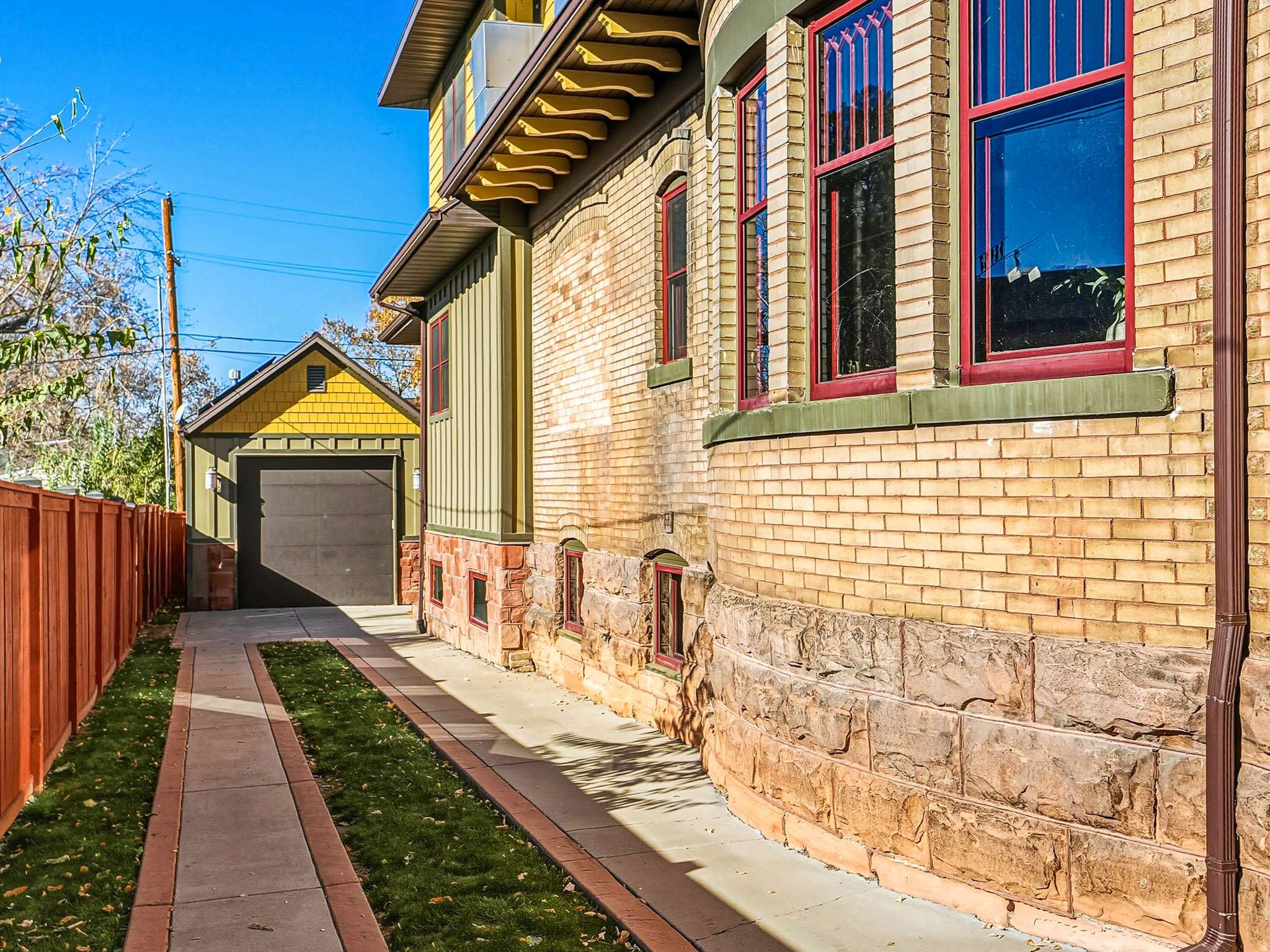 Salt Lake City, UT 84105,1326 S 1000 E