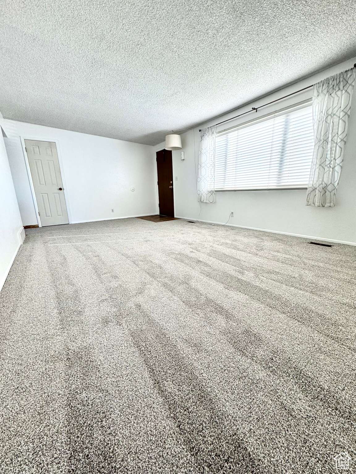 Magna, UT 84044,3282 S 7780 W