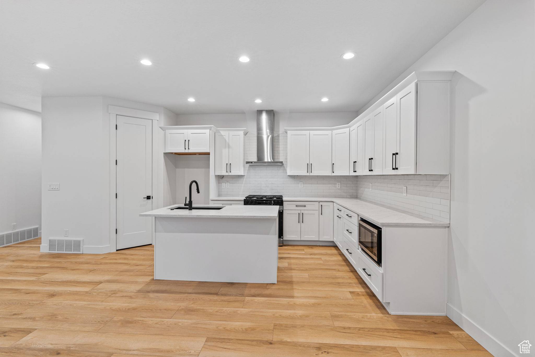 Midvale, UT 84047,7425 S 410 E