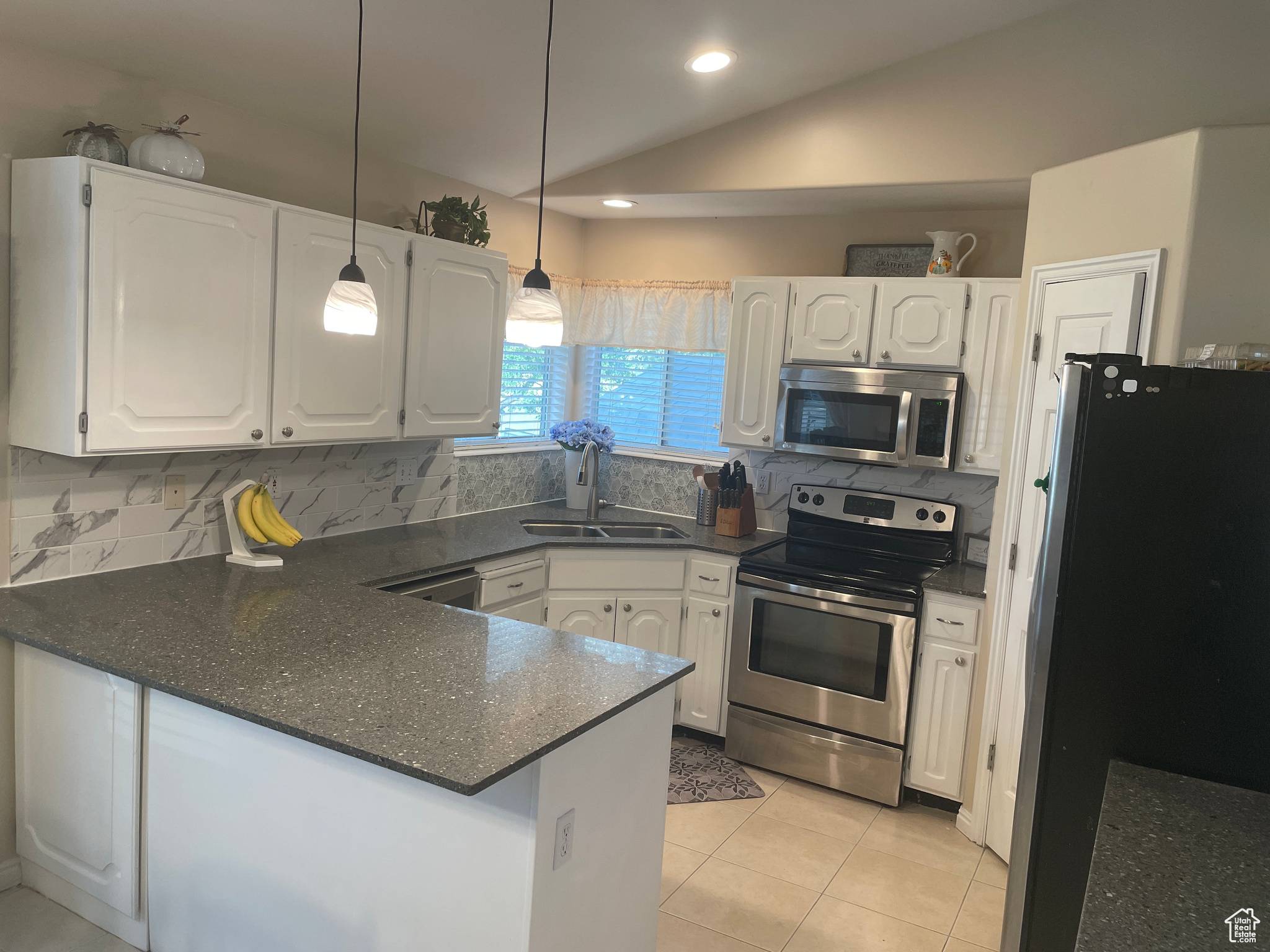 South Jordan, UT 84095,3702 W ANGUS DR
