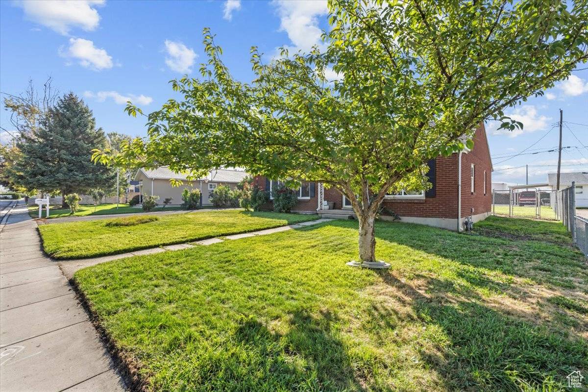 West Bountiful, UT 84087,767 W 220 N