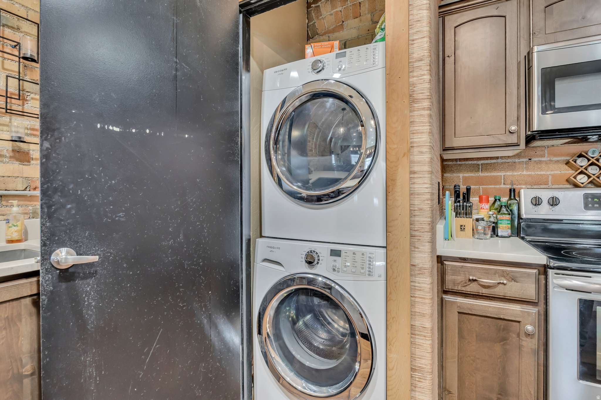 Salt Lake City, UT 84101,327 W 200 S #303