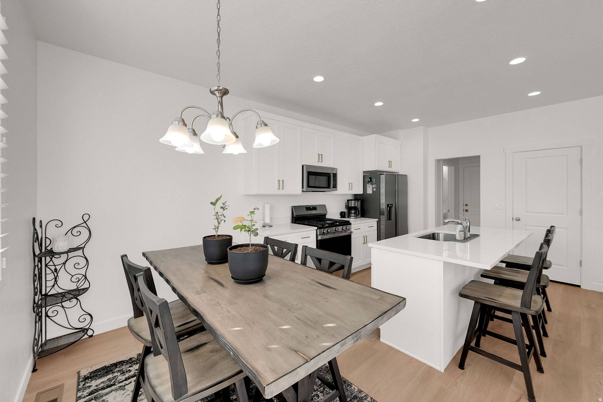 Magna, UT 84044,8283 W JOSHUA TREE LN