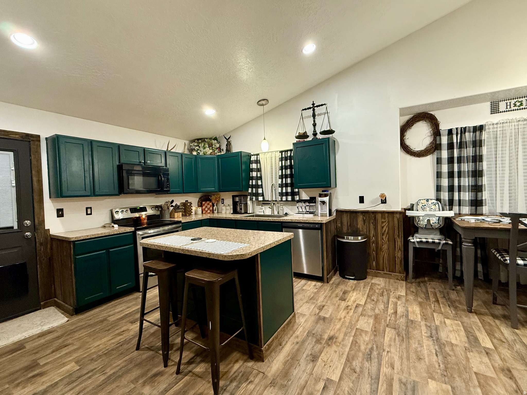 Vernal, UT 84078,190 W 2100 S