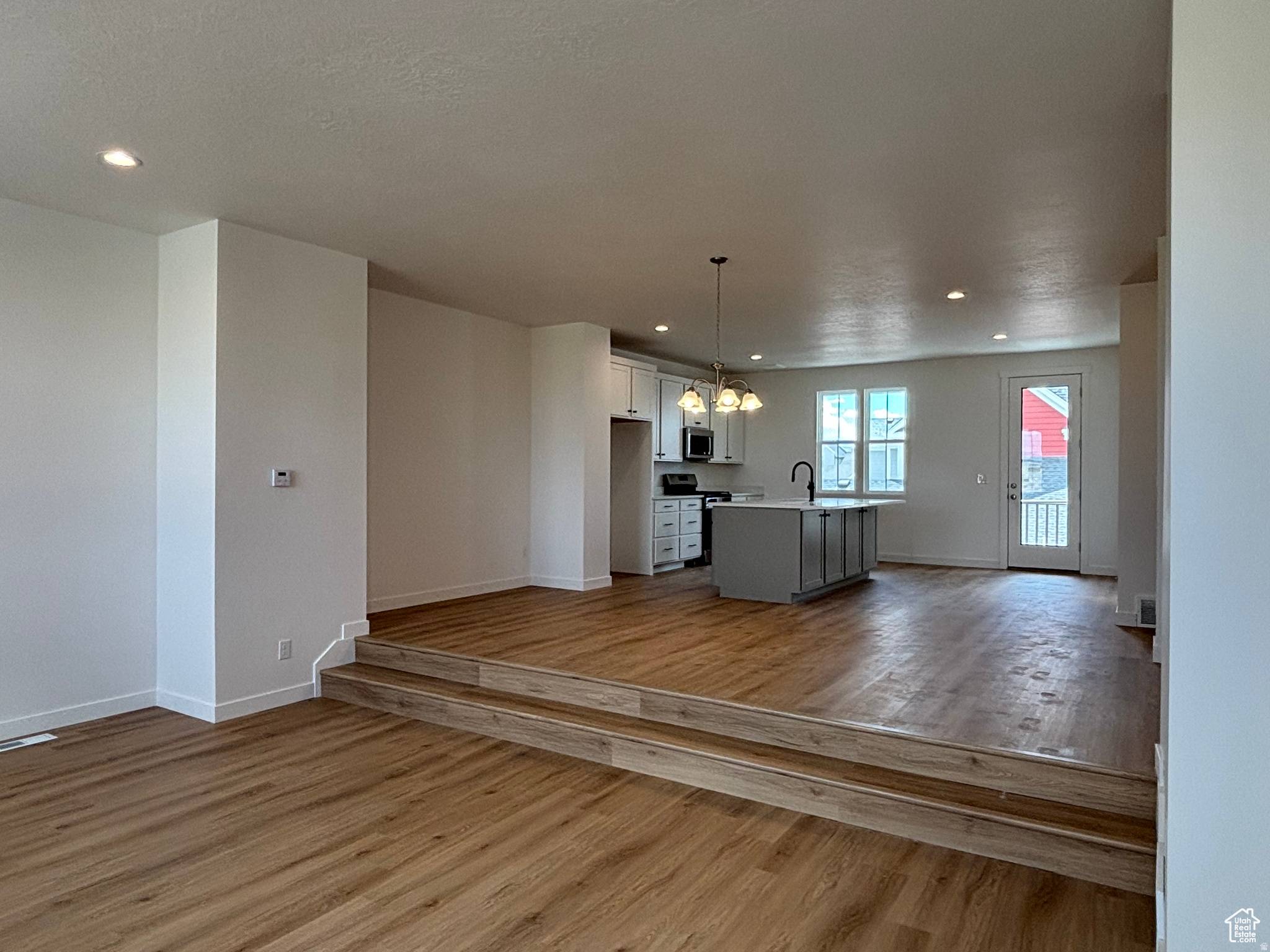 South Jordan, UT 84009,7043 W SOUTH JORDAN PKWY