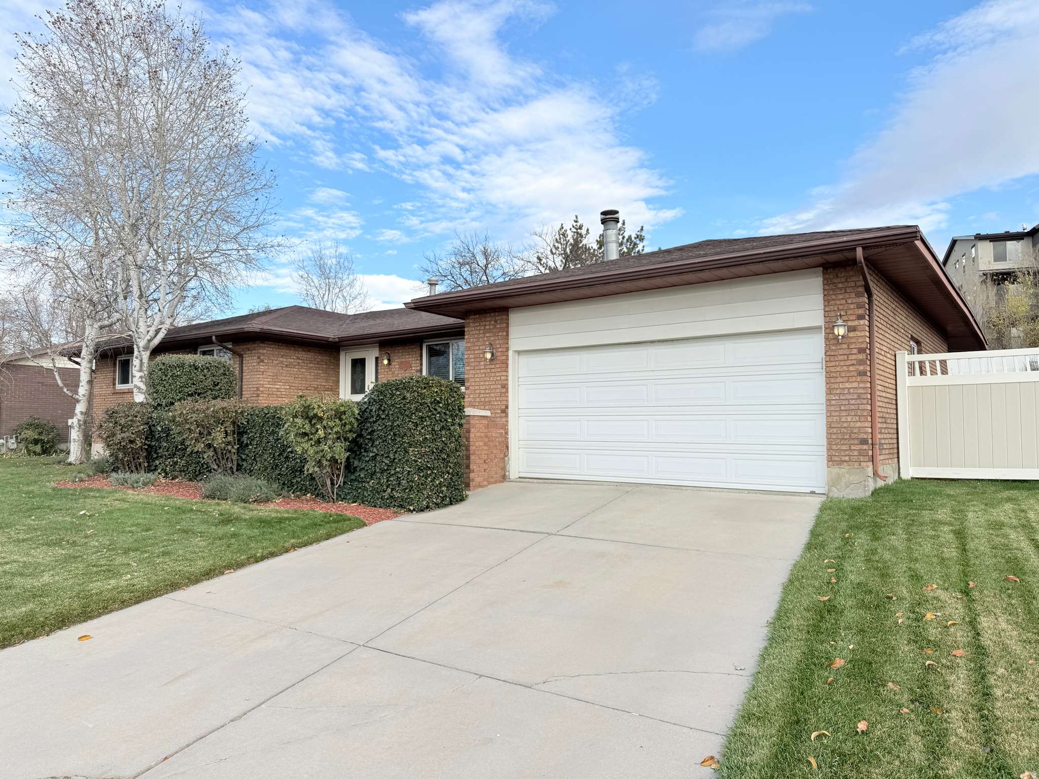 Sandy, UT 84070,10329 S SILVER WILLOW DR E