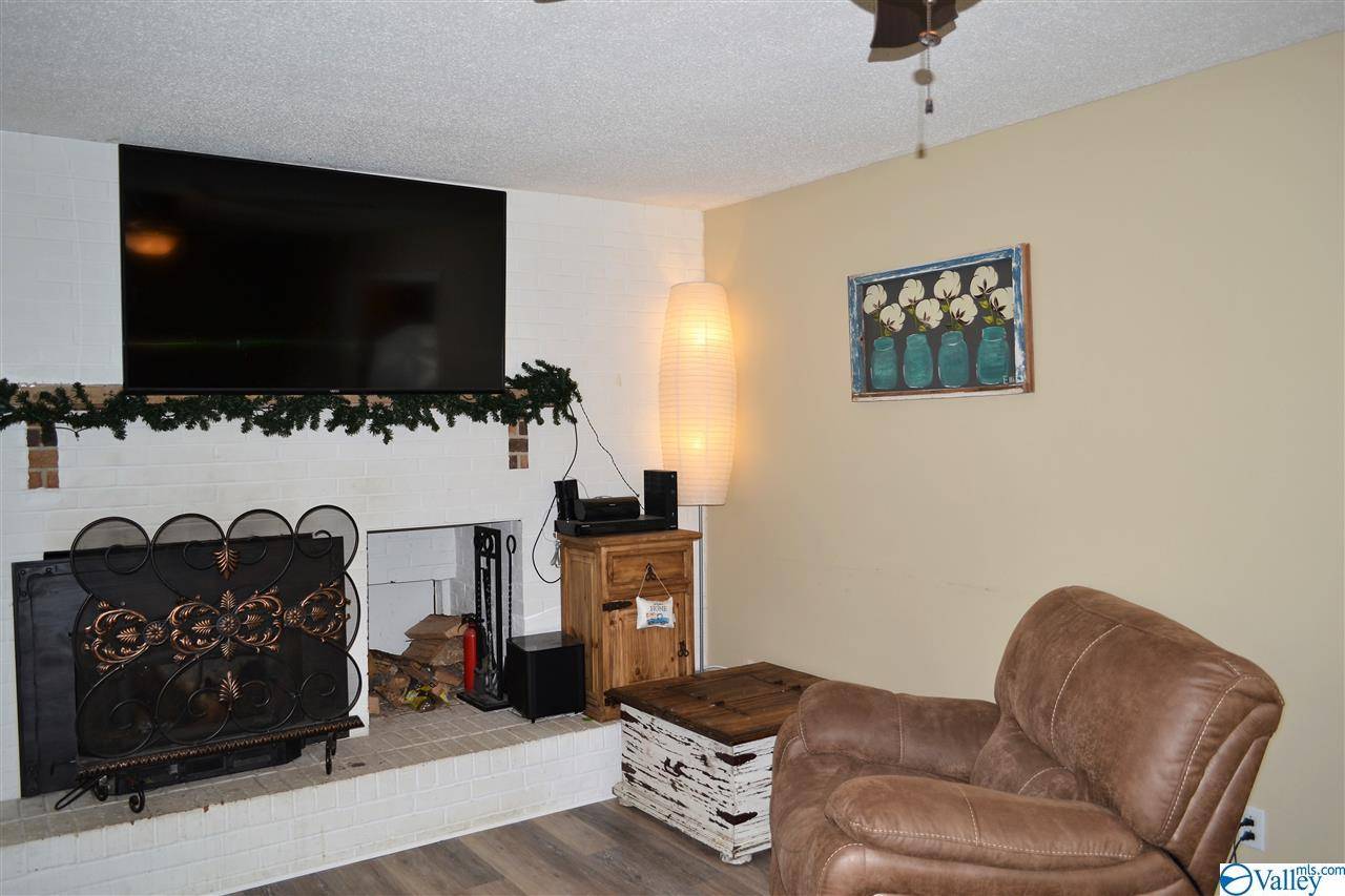 Owens Cross Roads, AL 35763,221 Wyatt Henry Lane SE