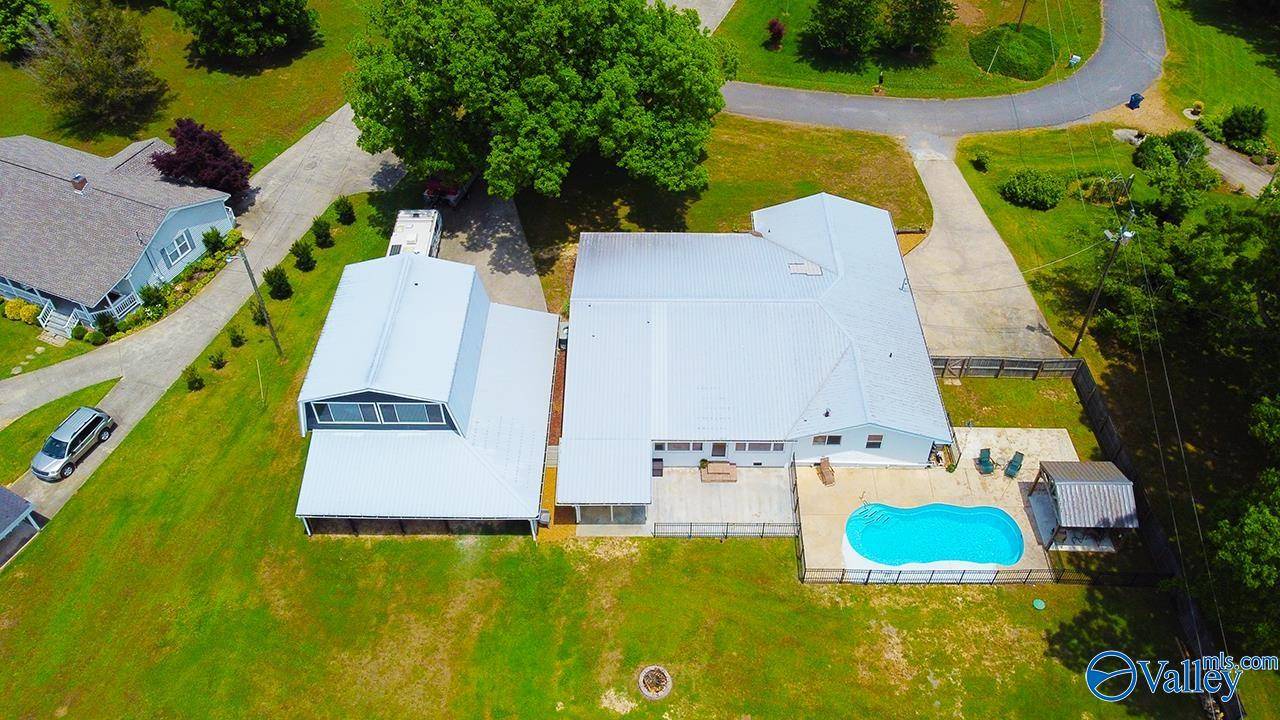 Guntersville, AL 35976,325 Oak Place Drive