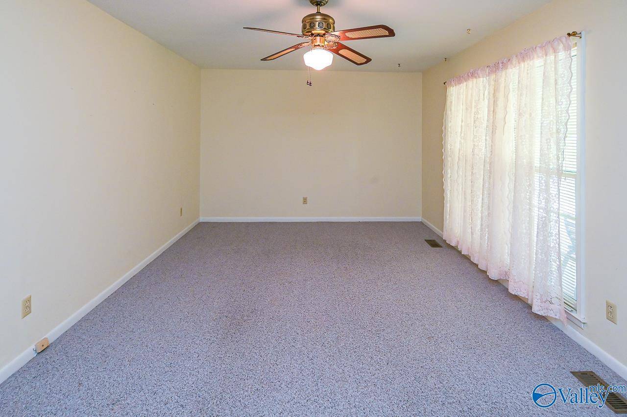 Hartselle, AL 35640,592 Douglas Drive NW