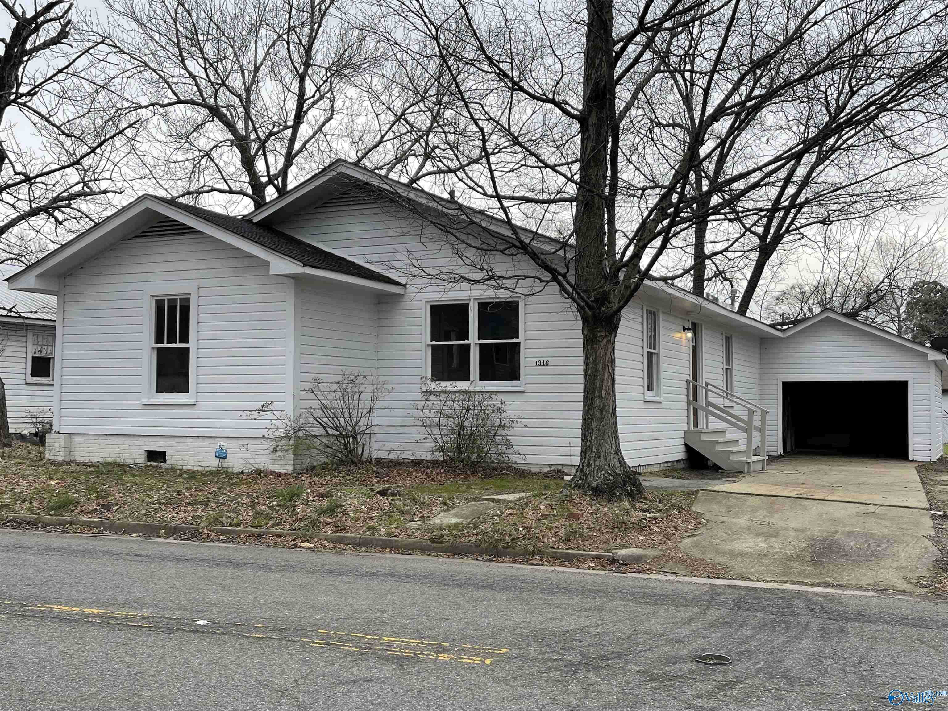 Gadsden, AL 35901,1316 Kyle Avenue