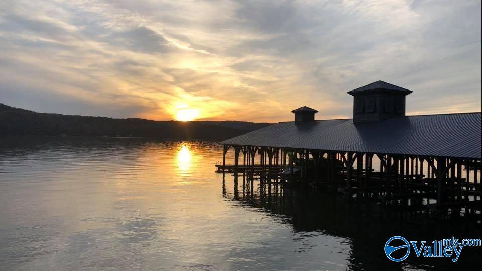 Guntersville, AL 35976,89 Boathouse Drive