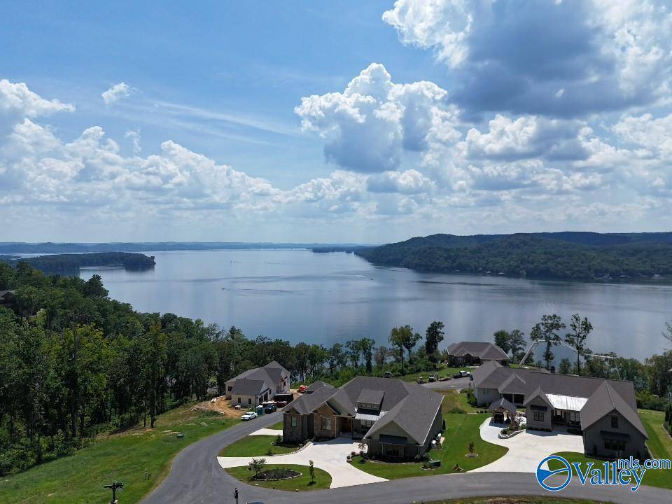 Guntersville, AL 35976,90 Boathouse Drive