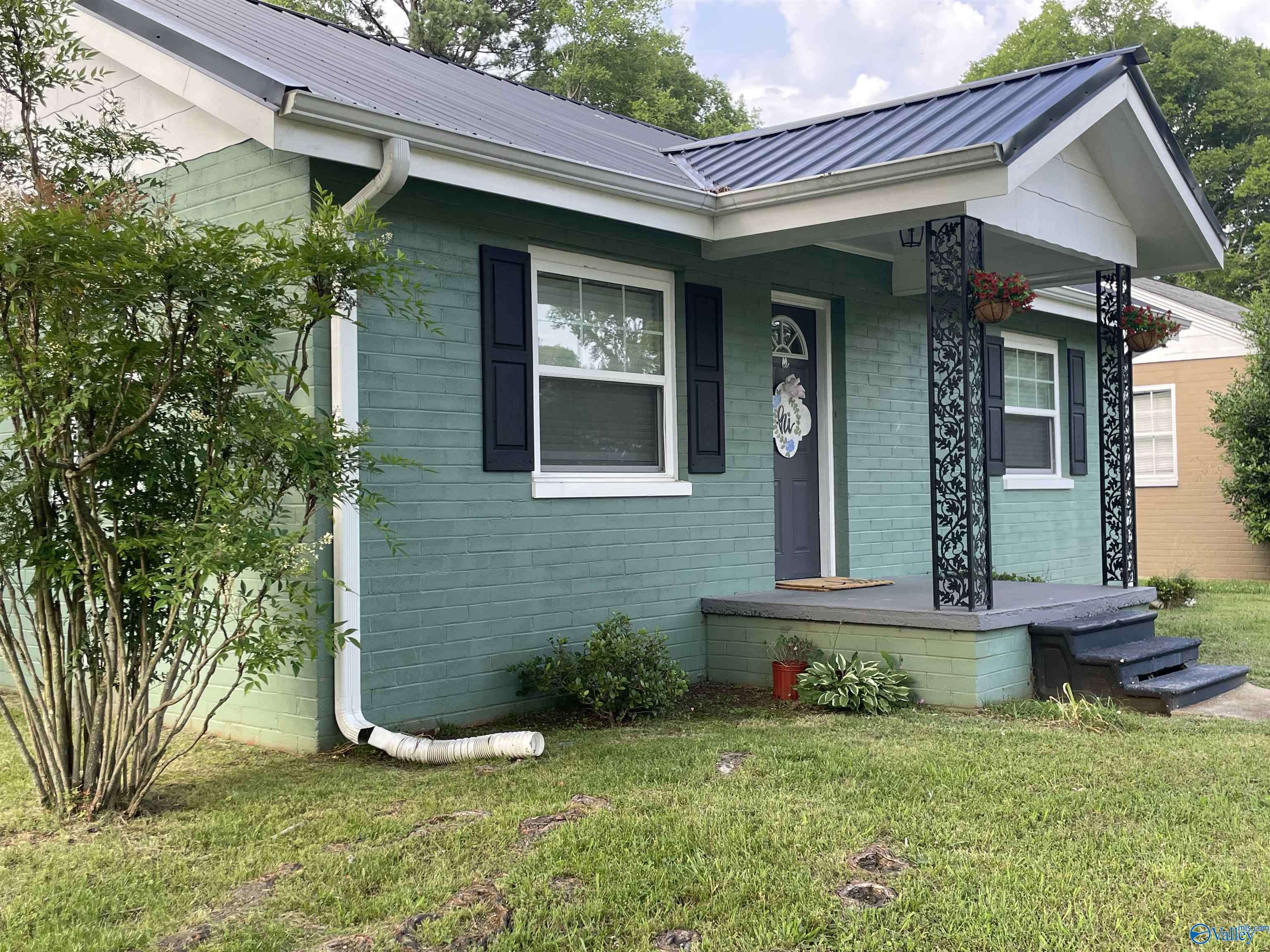 Moulton, AL 35650,909 College Street