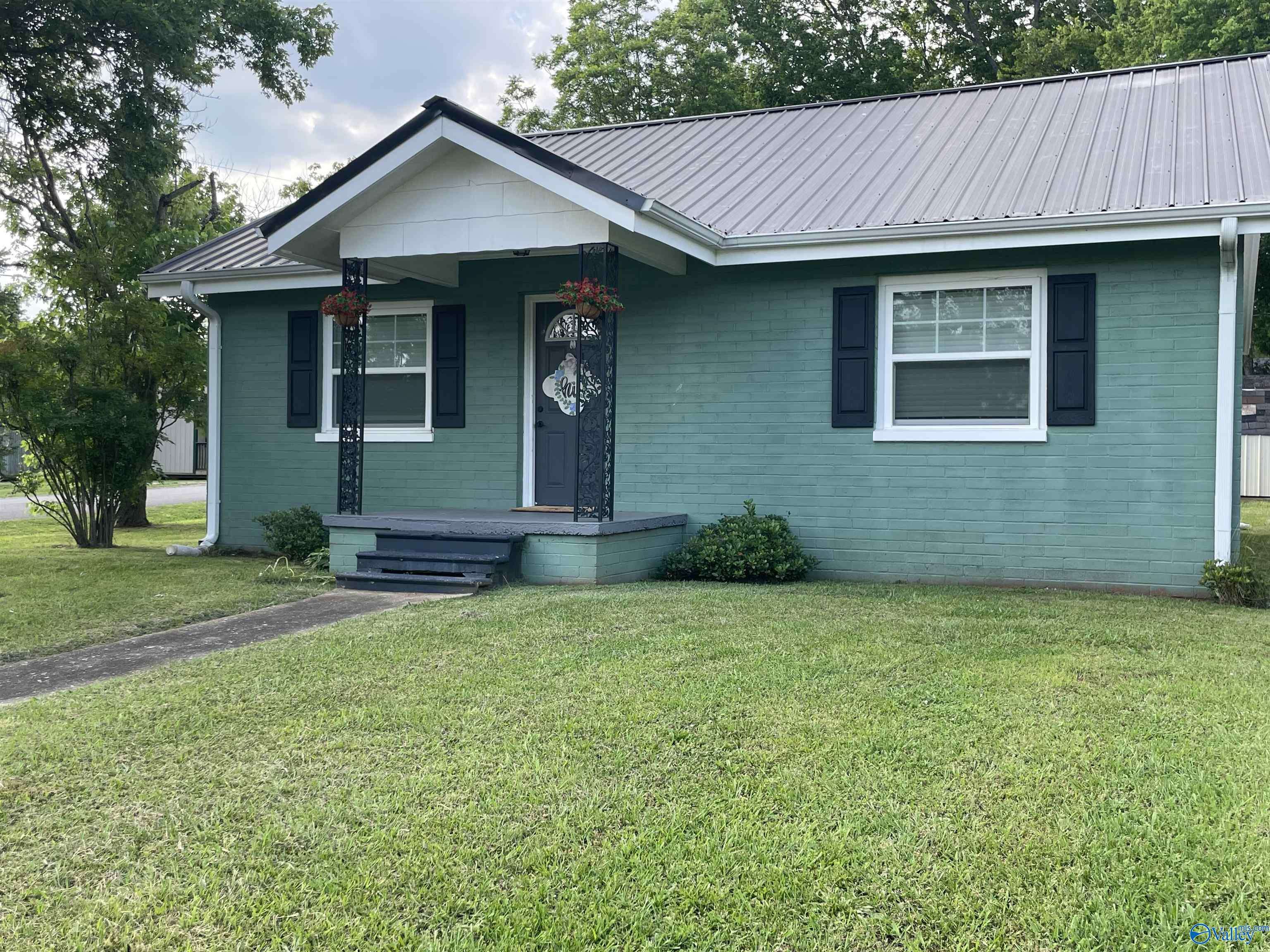 Moulton, AL 35650,909 College Street