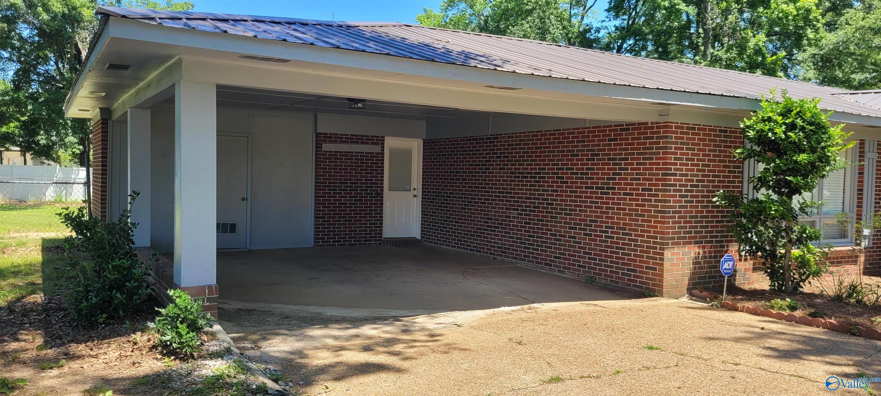 Gadsden, AL 35904,112 Buckingham Place