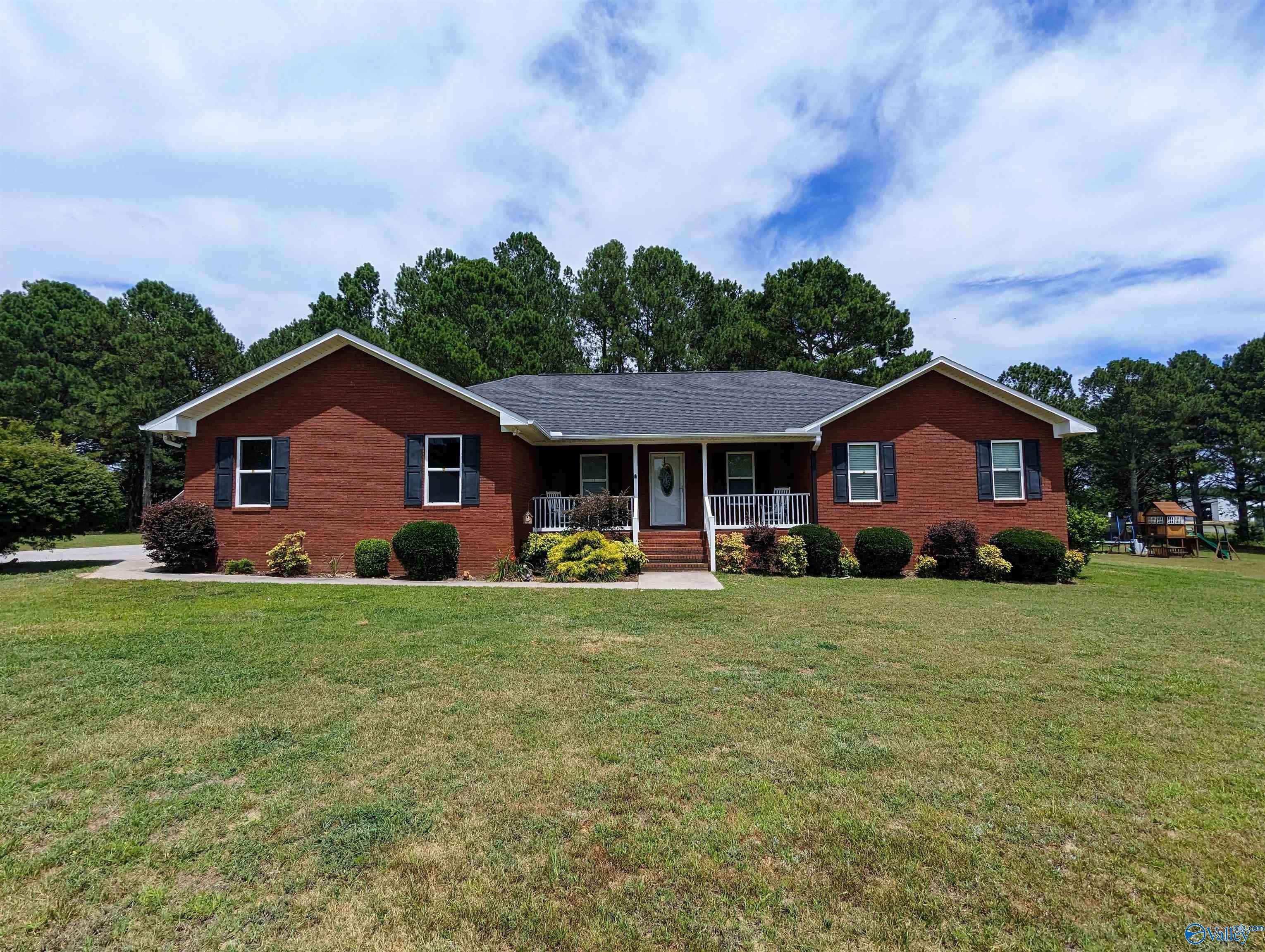 Geraldine, AL 35974,60 Pine Drive