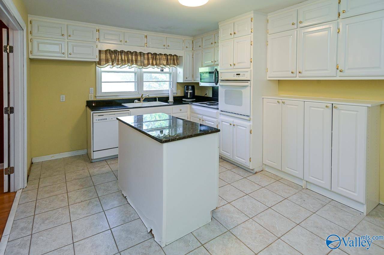 Huntsville, AL 35802,5207 Whitesburg Drive SE