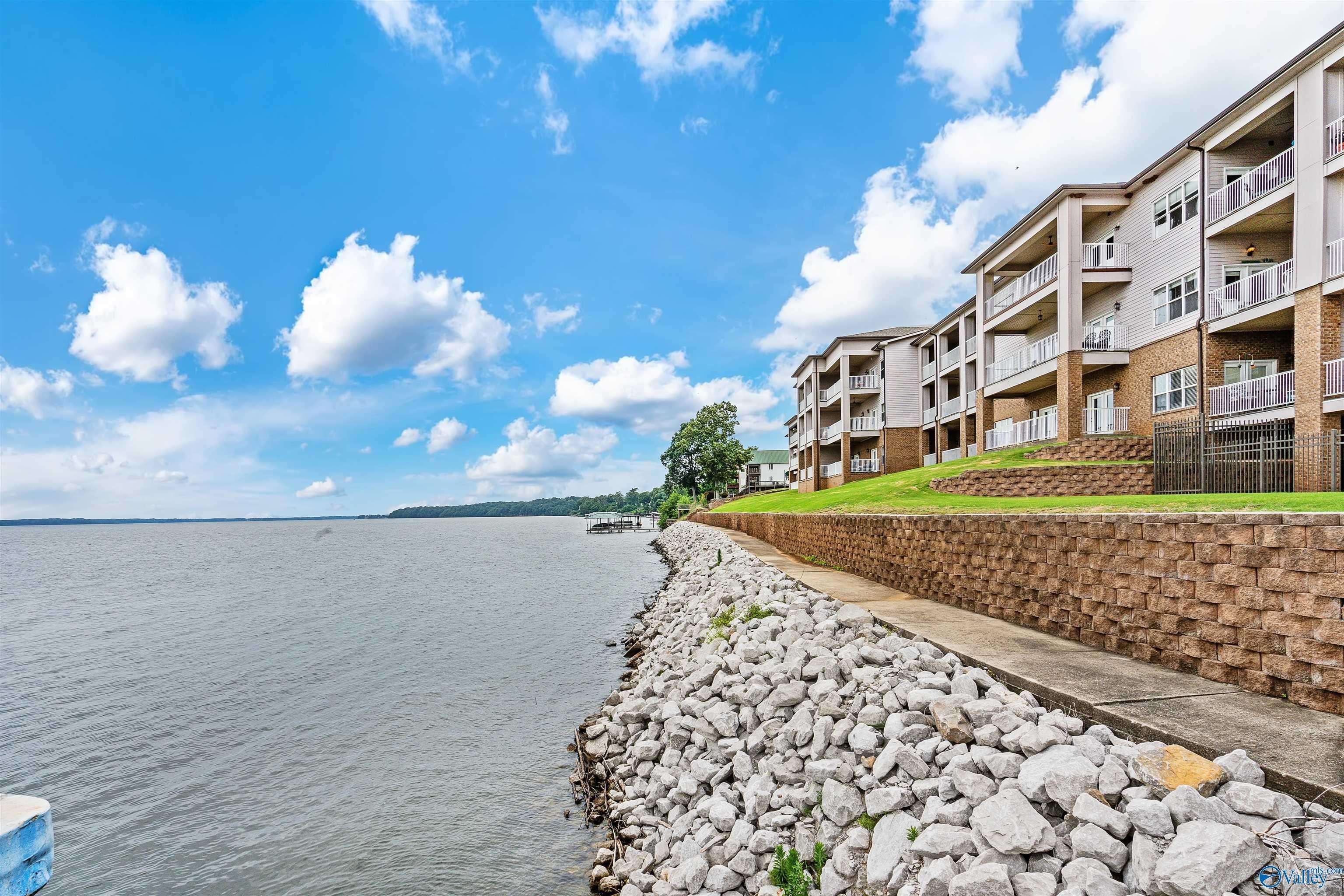 Athens, AL 35611,6122 Bay Village Drive #211