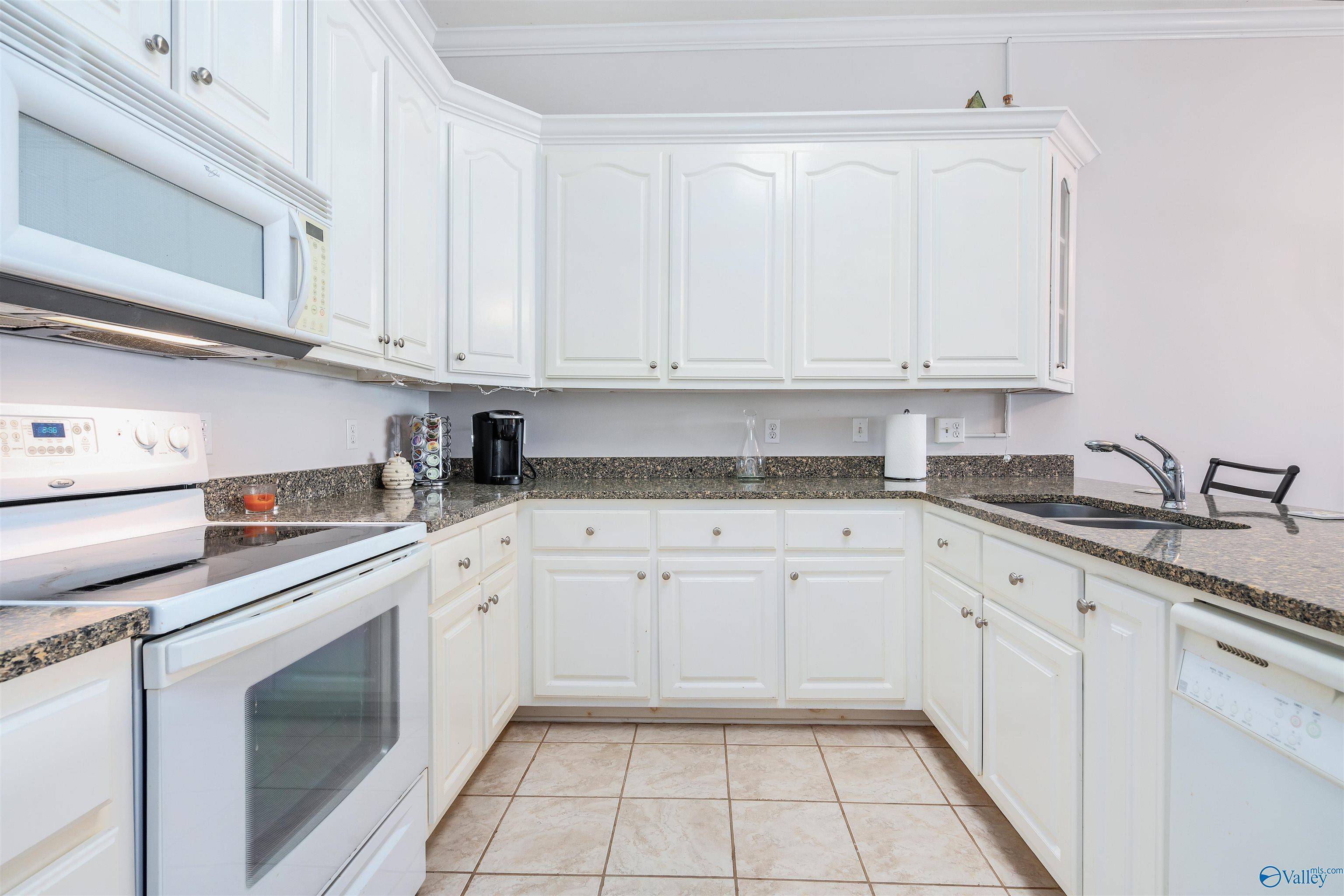 Athens, AL 35611,6122 Bay Village Drive #211