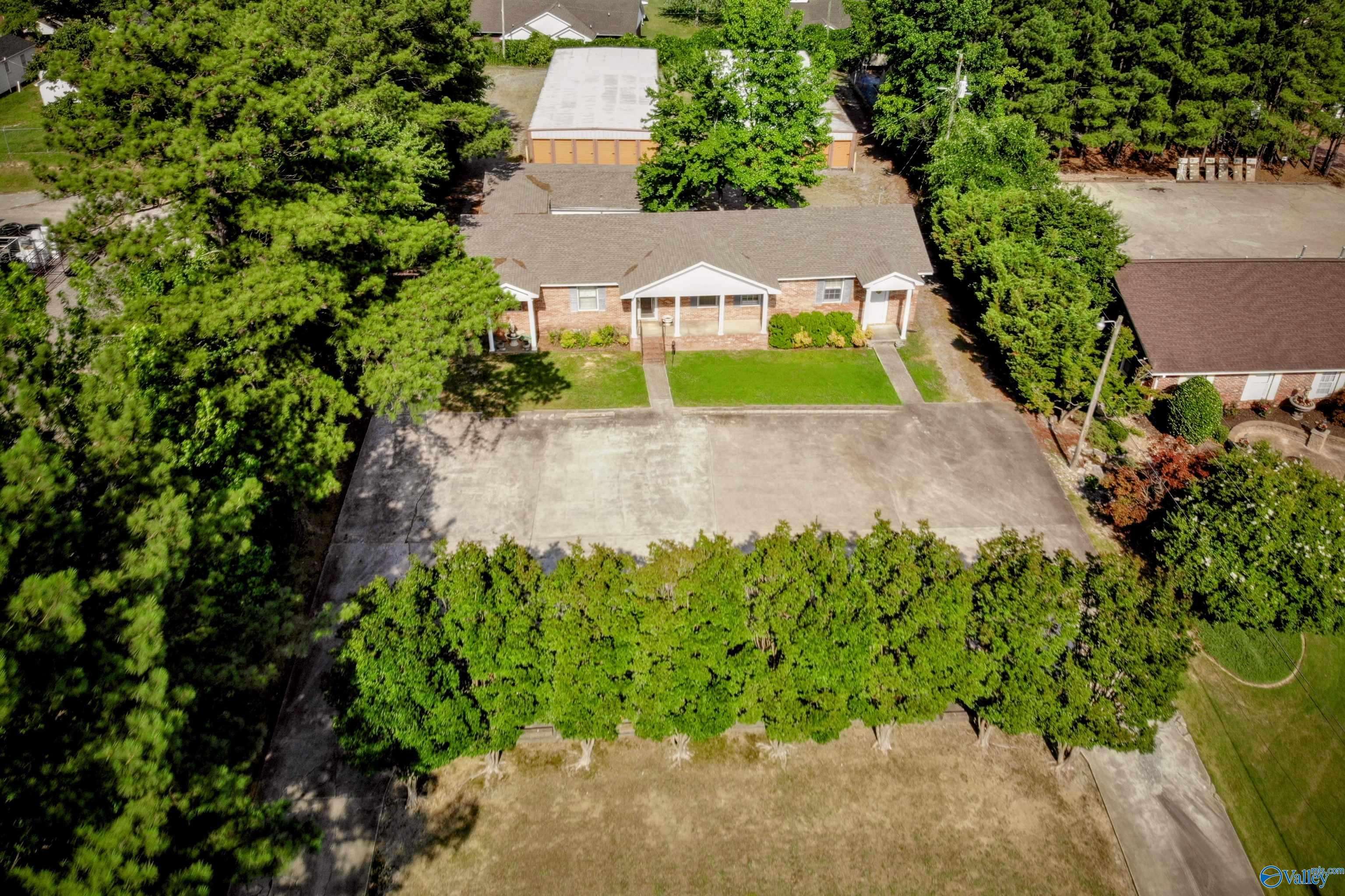 Hartselle, AL 35640,1322 Highway 31