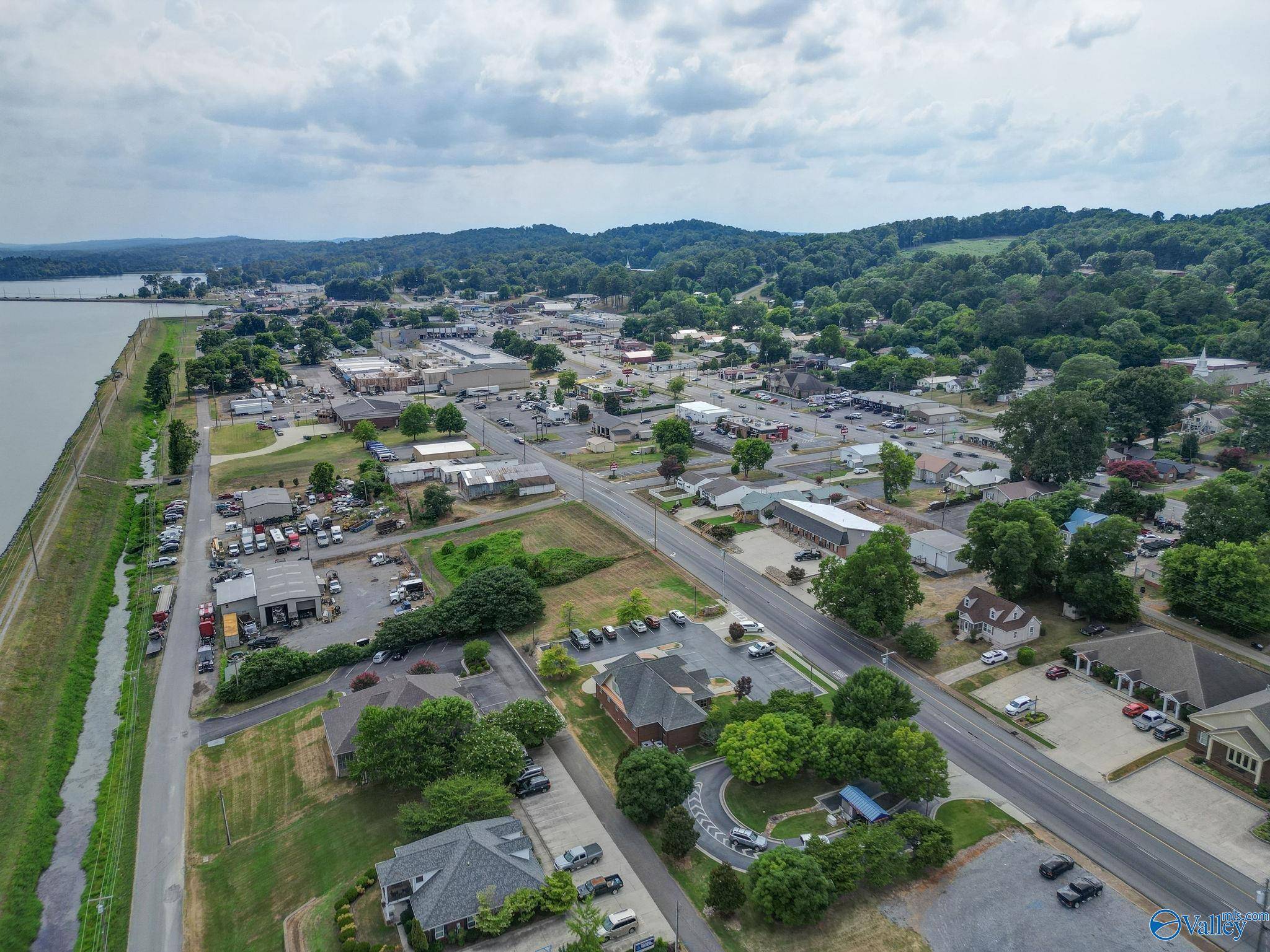 Guntersville, AL 35976,.48 ACRES Blount Avenue